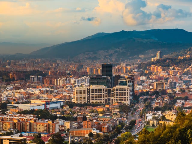 Centro_de_idiomas_en_Cedritos_Bogota.jpg