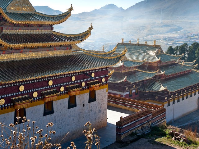 China_Beijing_Lama_Temple_157673452.jpg