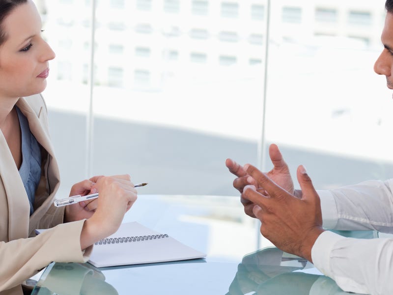 ejecutivos conversando