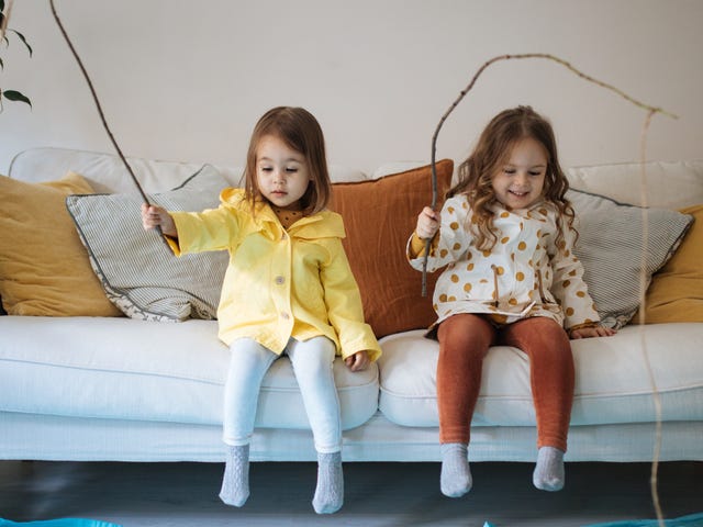 Niñas en actividades para niños de preescolar