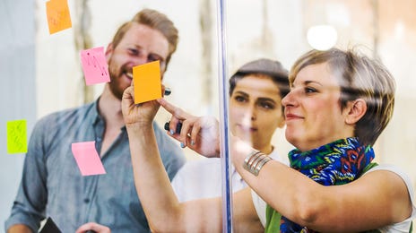 Mujer quiere aprender portugués con clases de portugués flexibles