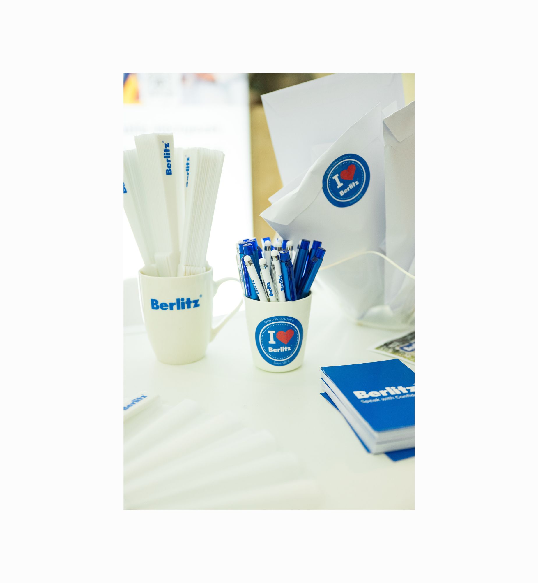 „I love Berlitz” feliratú grafika a Berlitz nyelvtanulási programjaihoz és felnőtt nyelvtanfolyamaihoz.