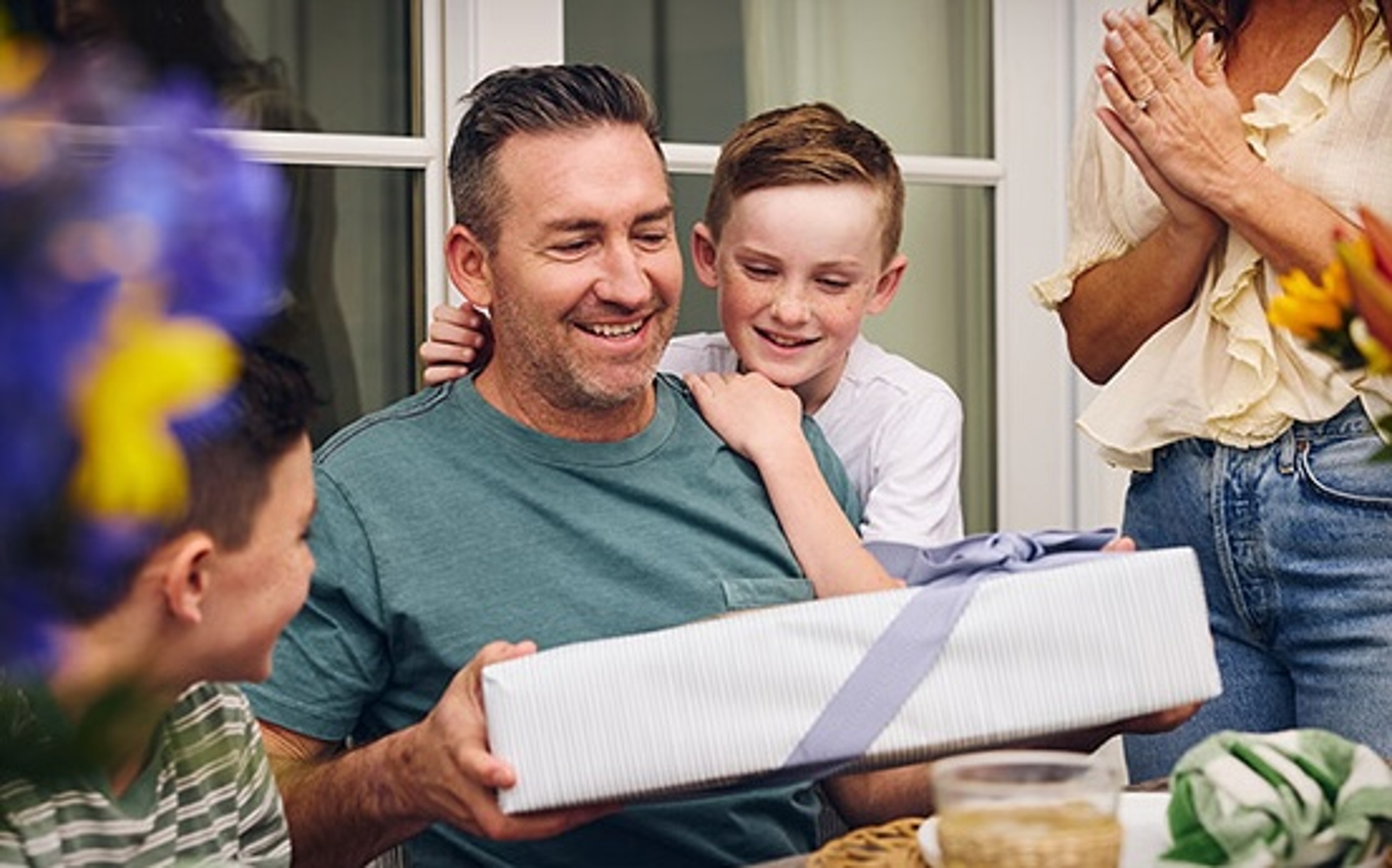 amazing dad opening gift