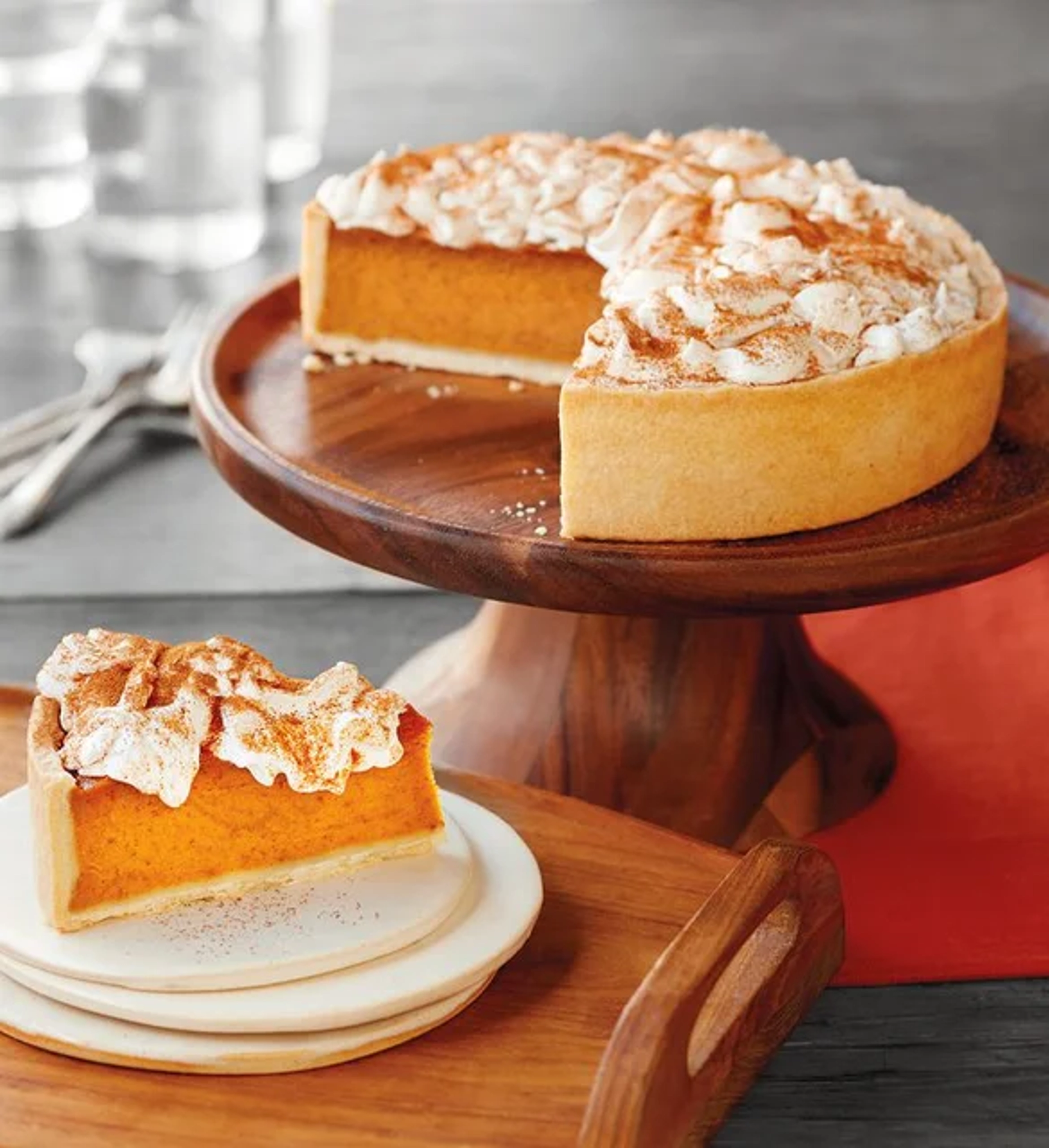 thanksgiving host gifts deep dish pumpkin pie