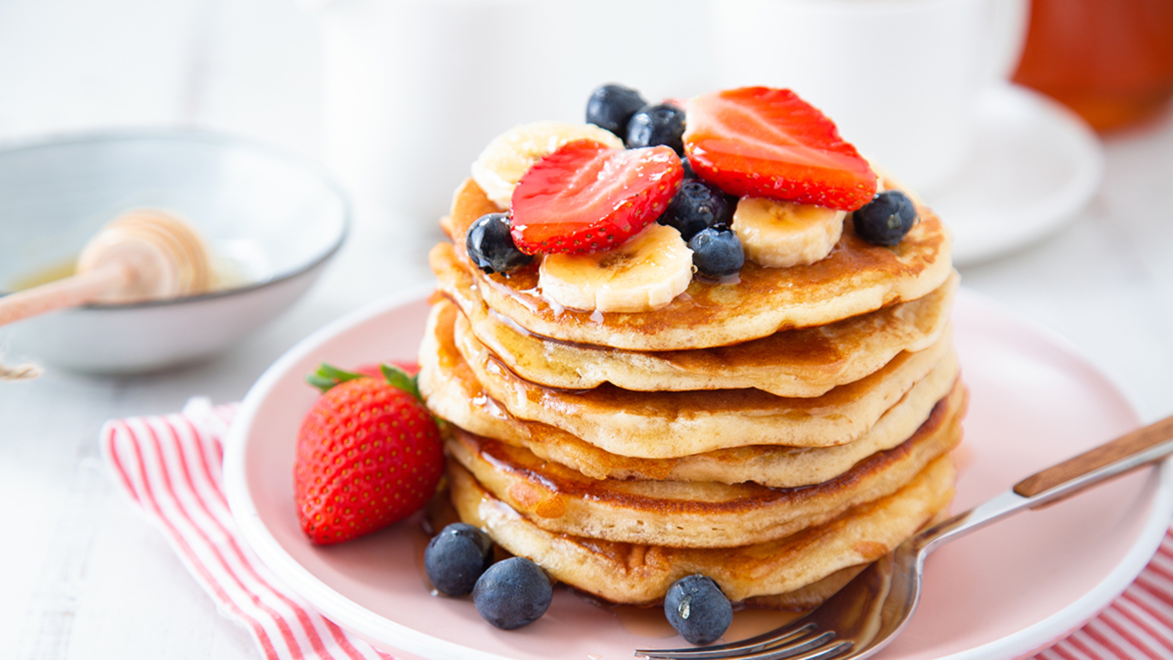 Article Cards Featured Image Homemade pancakes with berries and banana