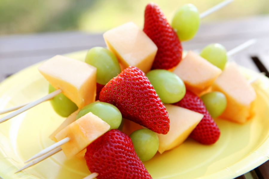 https://images.contentstack.io/v3/assets/bltcedd8dbd5891265b/blt0c07b9396cce2633/661888b2ffa0db433f44713e/school-fruit-snacks.jpg