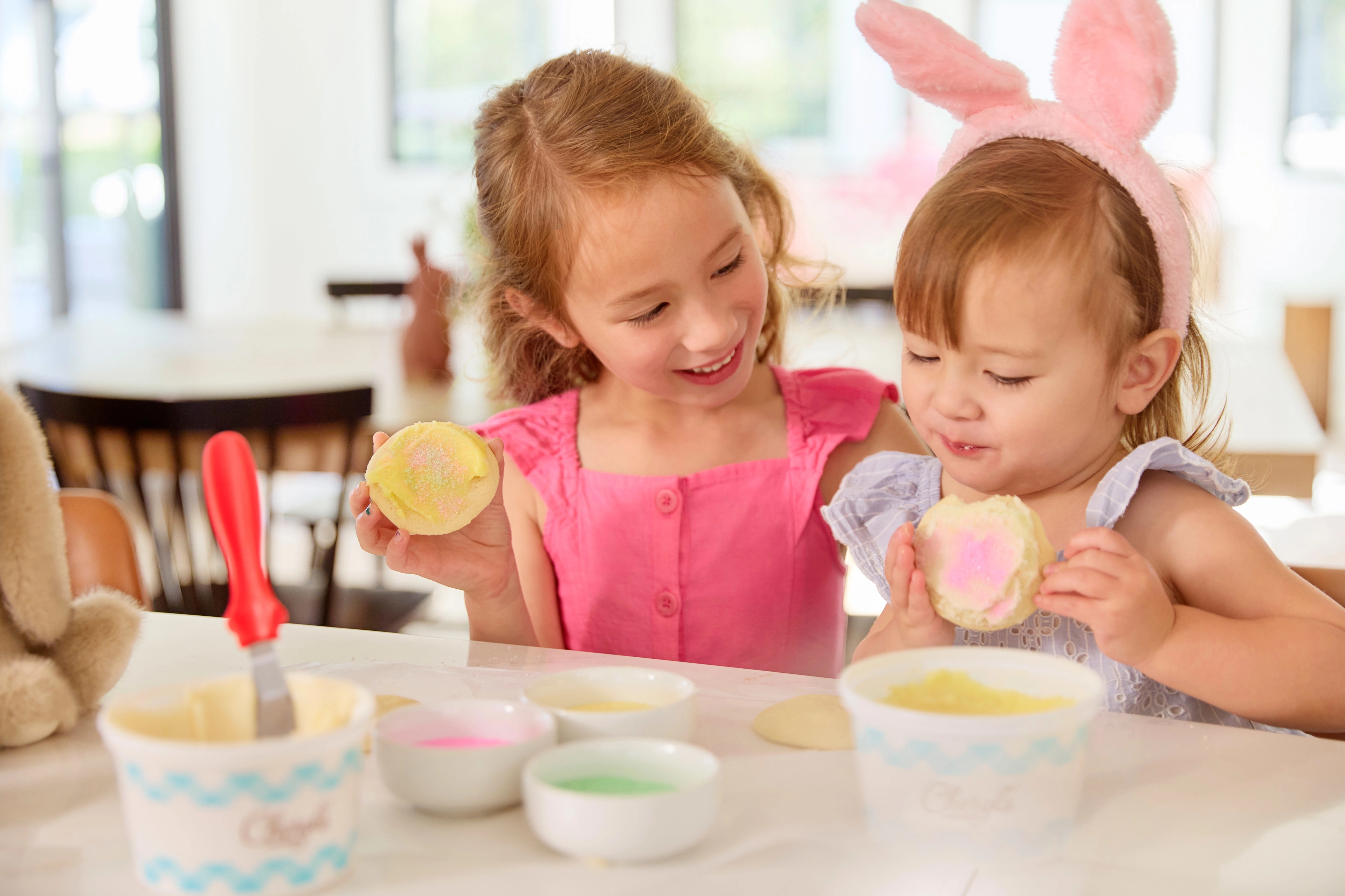 easter cookie decorating tips two young sisters decorating easter cookies
