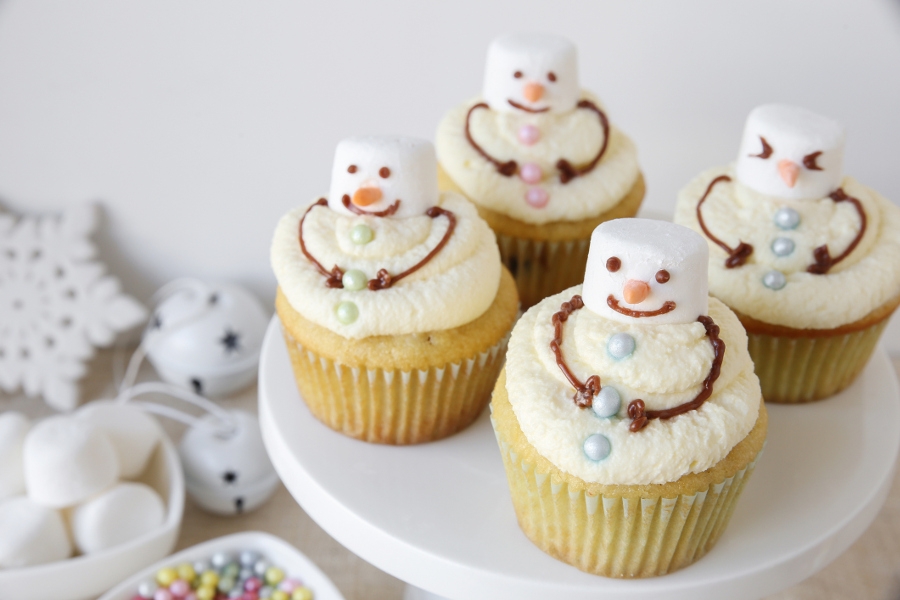 Fun homemade melting snowman cupcakes for kids