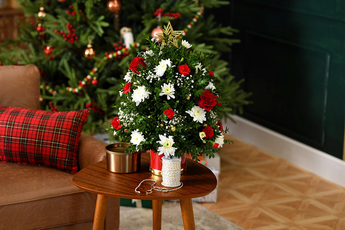 DIY Tabletop Christmas Tree | Petal Talk, image size:1200x800