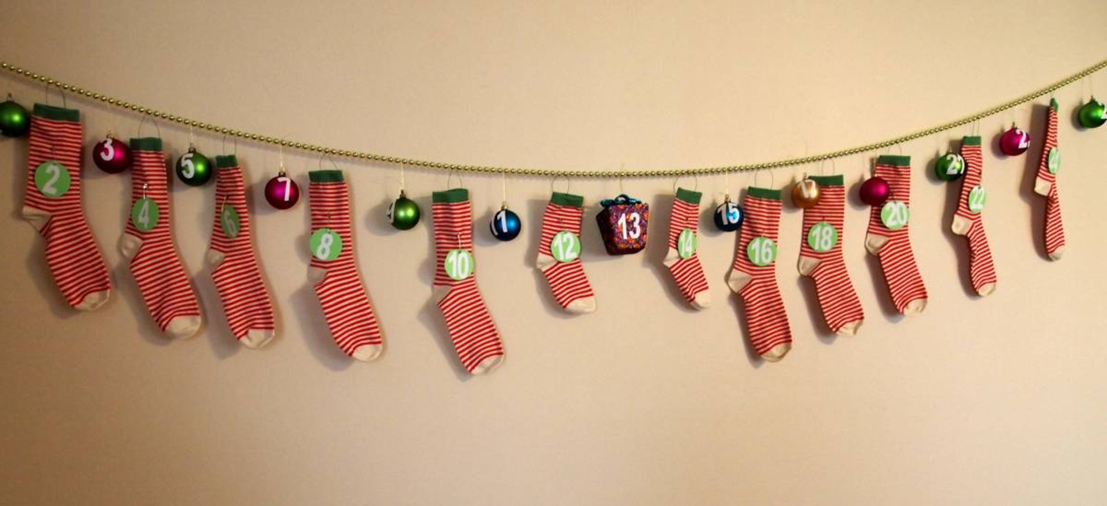 Article Cards Featured Image DIY Advent Calendar With Christmas Ornaments and Socks