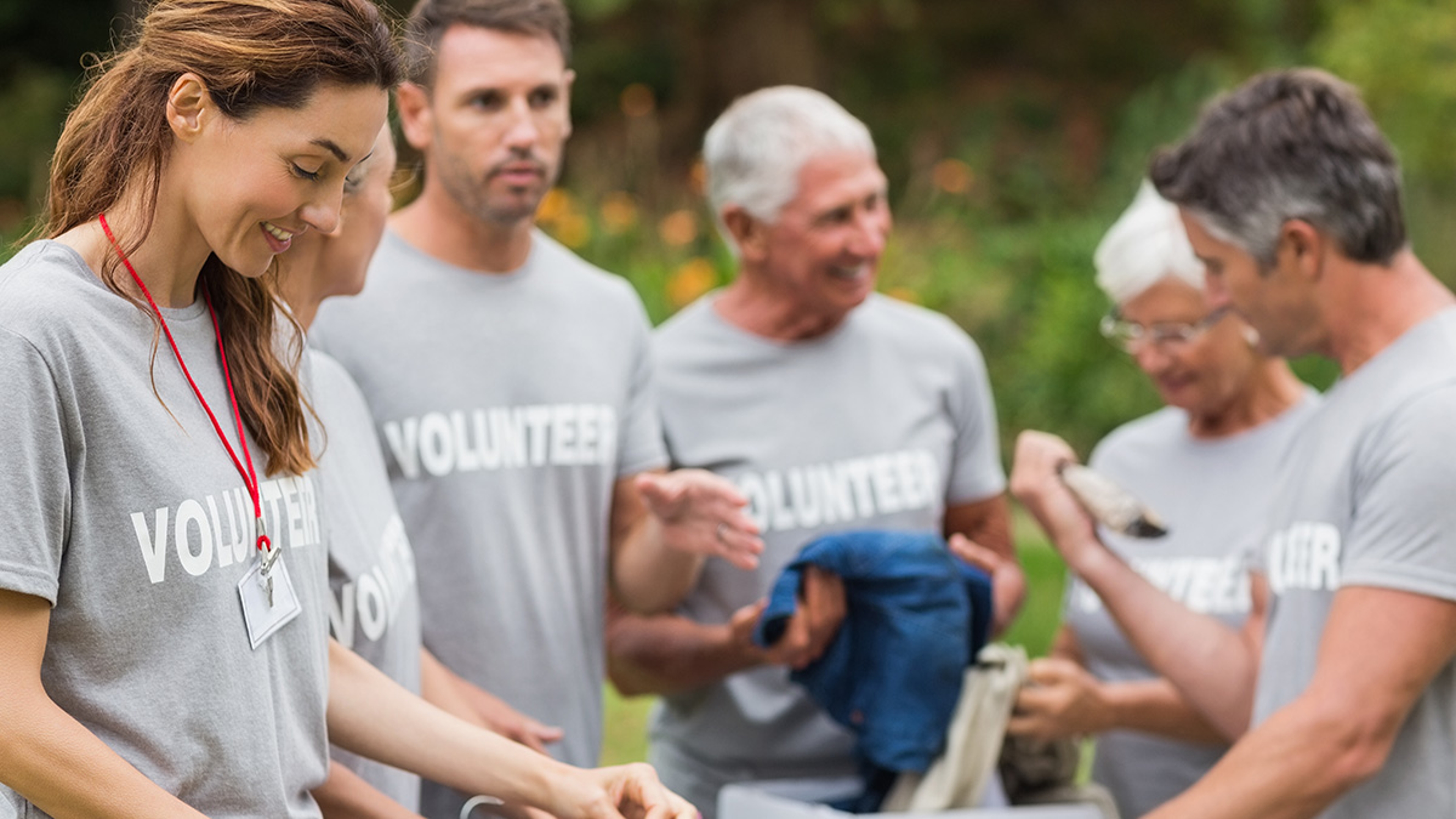 Article Cards Featured Image people volunteering on International Day of Charity