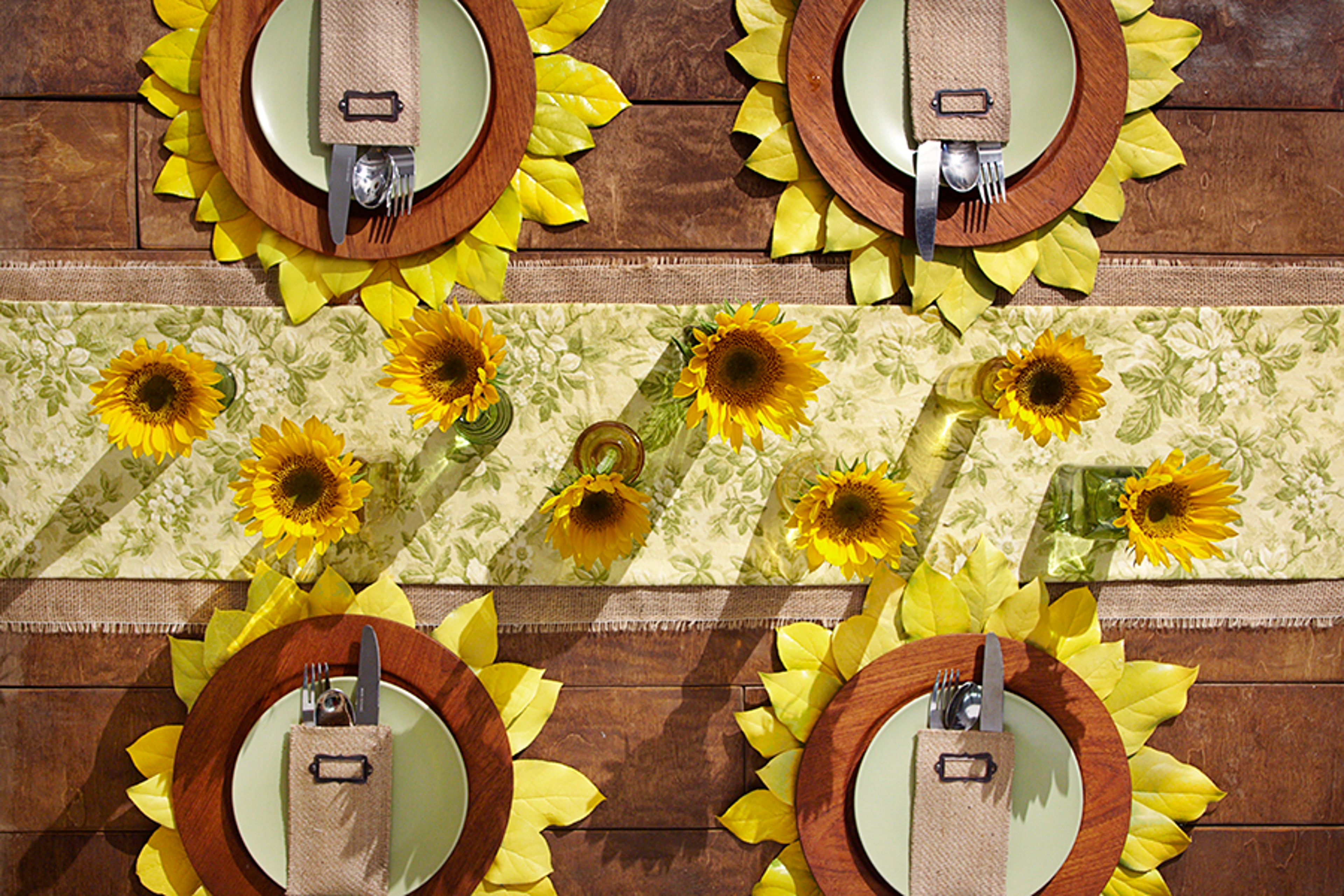 Article Cards Featured Image sunflower tablescape