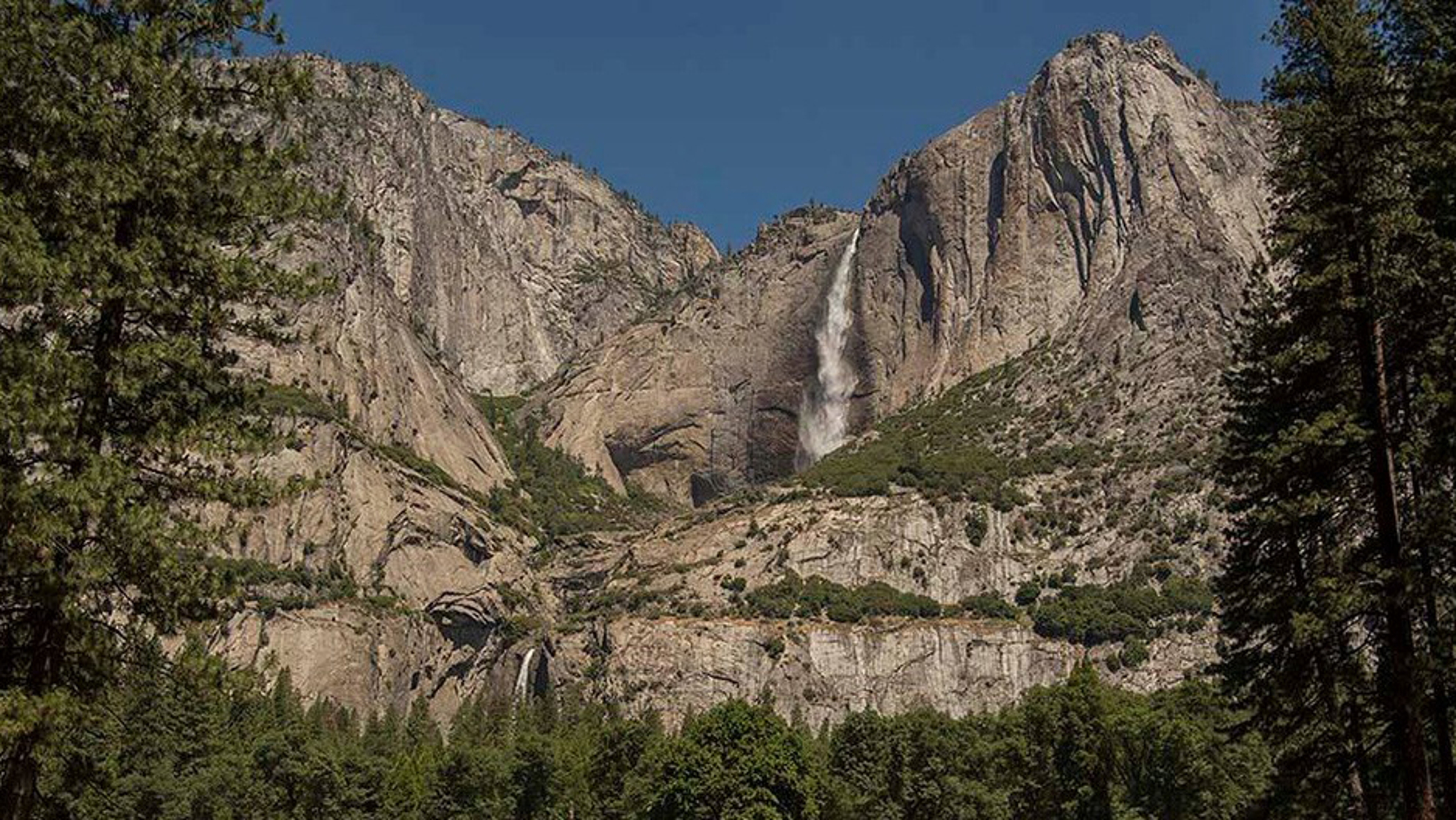 Best hikes in the US with a shot of Yosemite National park