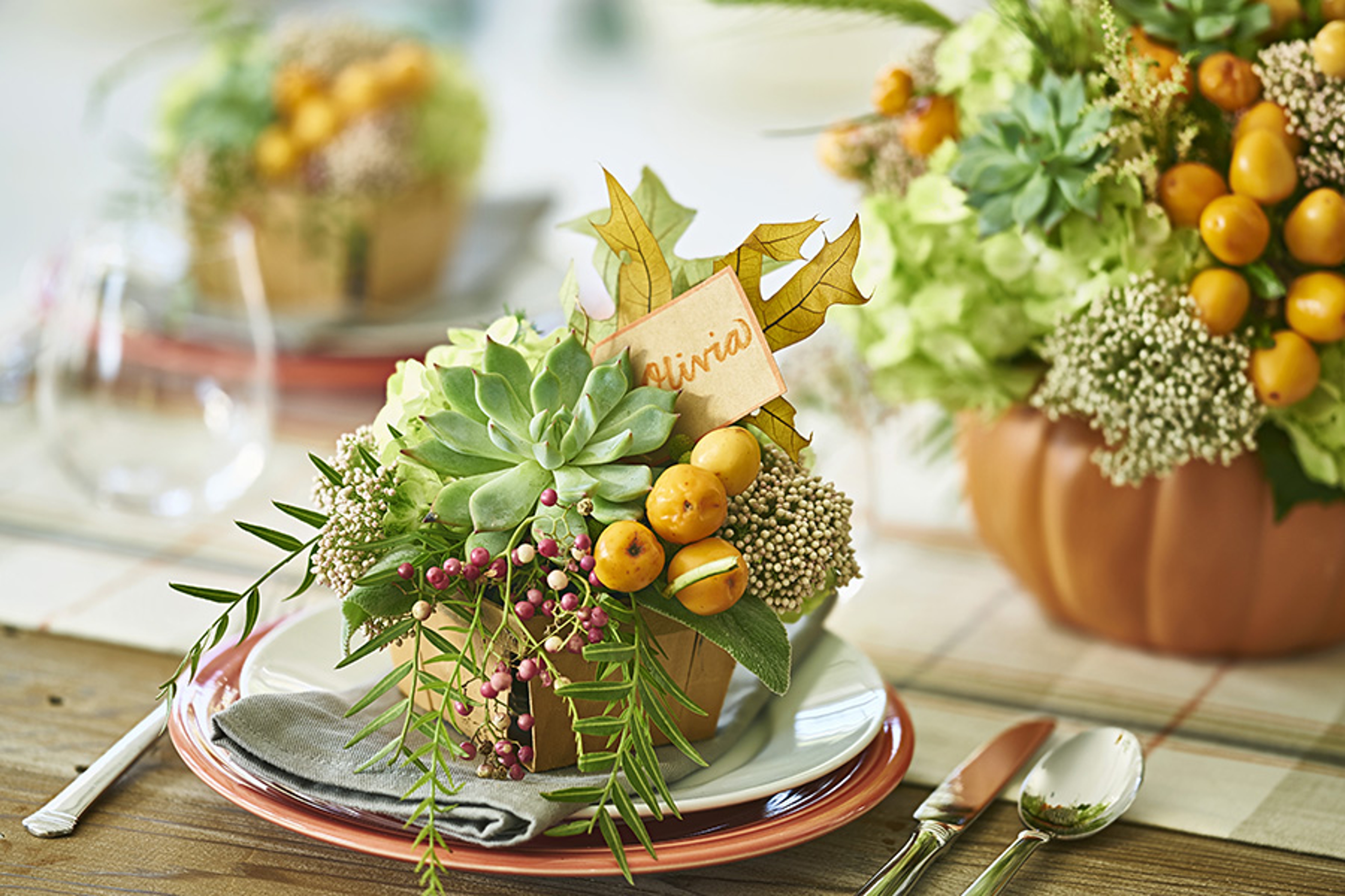 Article Cards Featured Image DIY fall berry basket on table