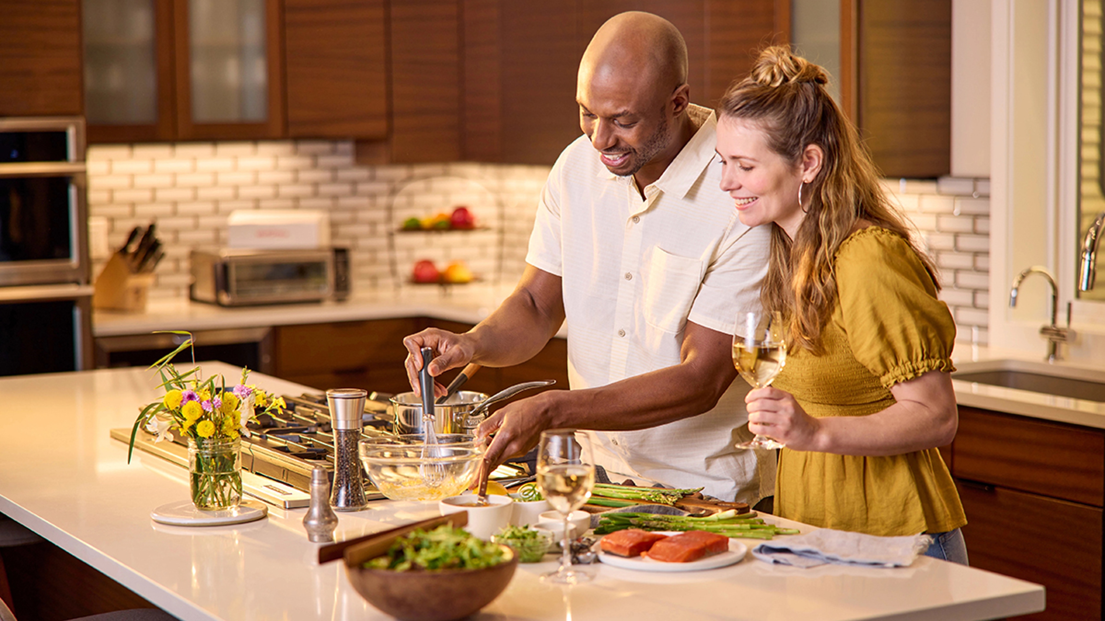 Article Cards Featured Image new years couple cooking