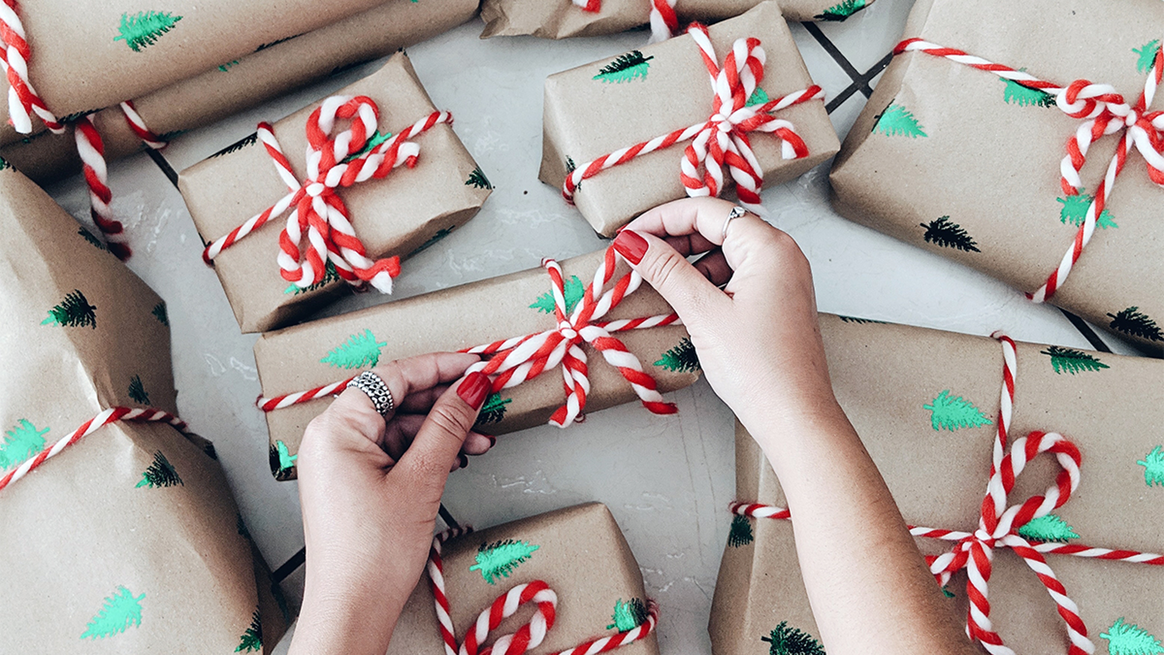 how to elf someone holiday gift wrapping
