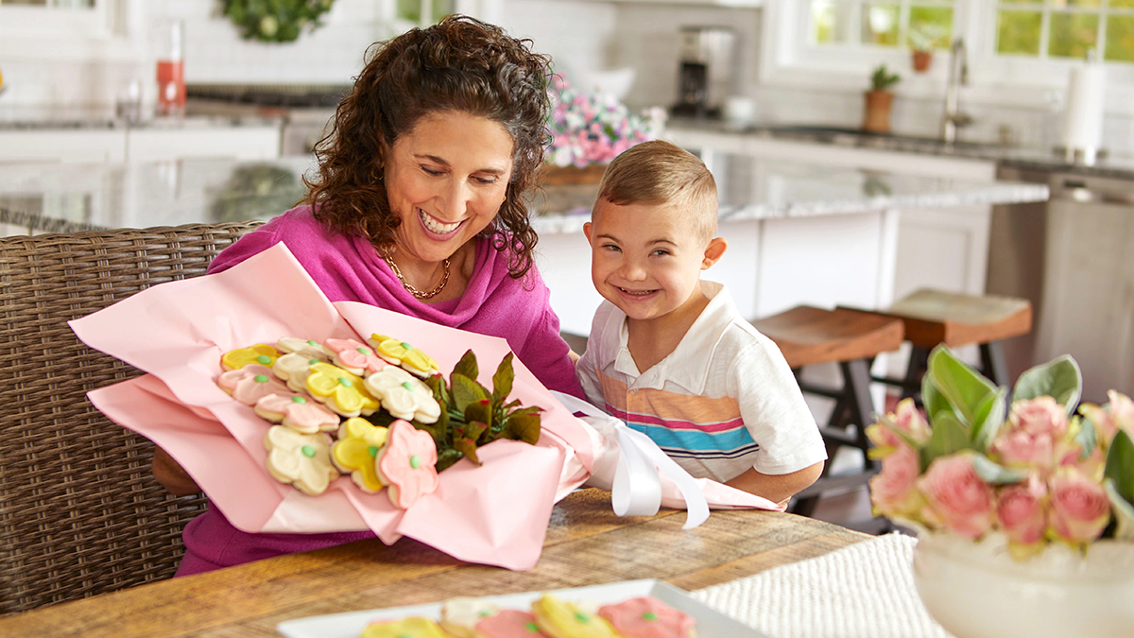 Show mom gratitude on Mother's Day with flowers.