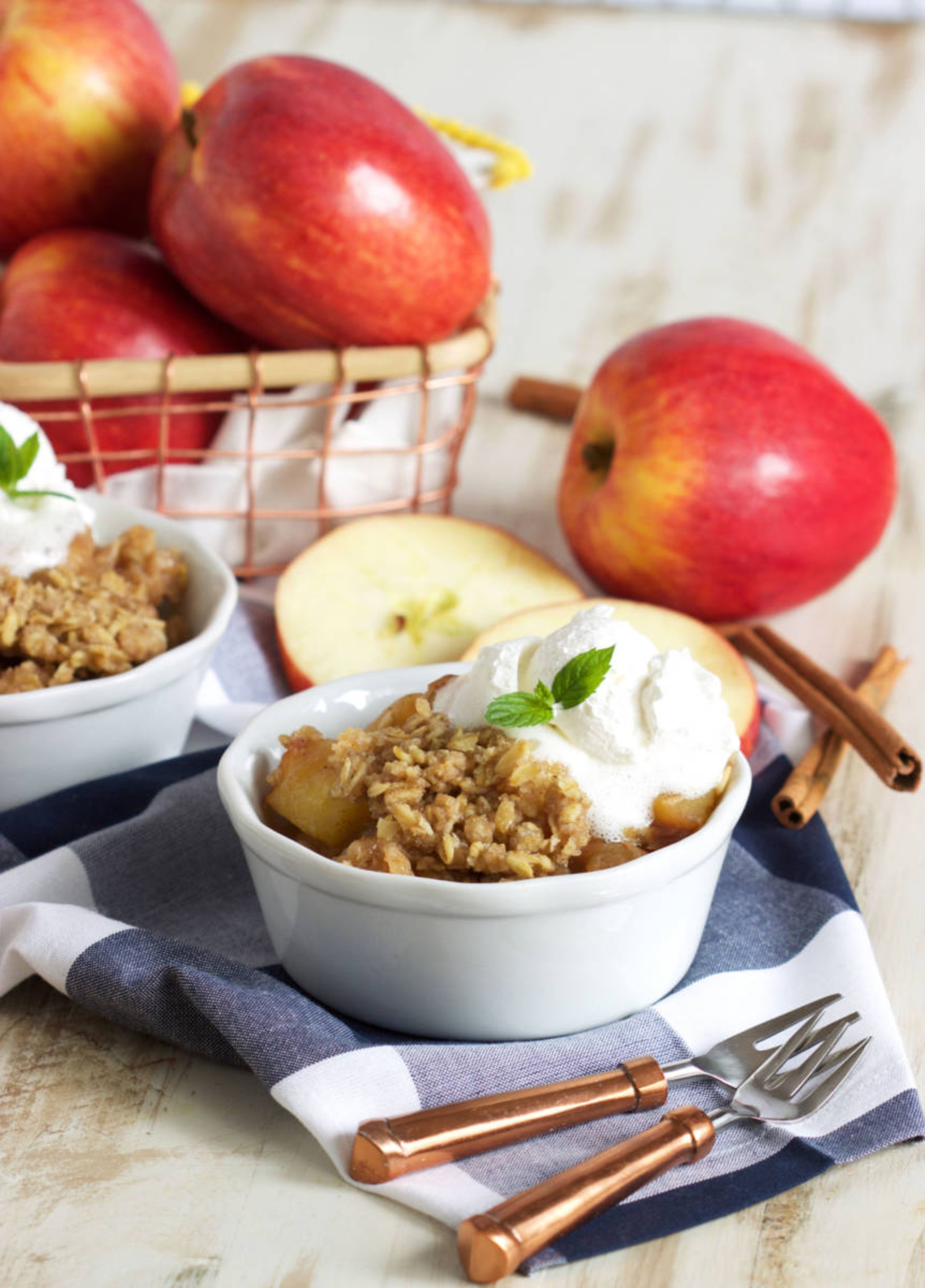 Easy Slow Cooker Apple Crisp Recipe