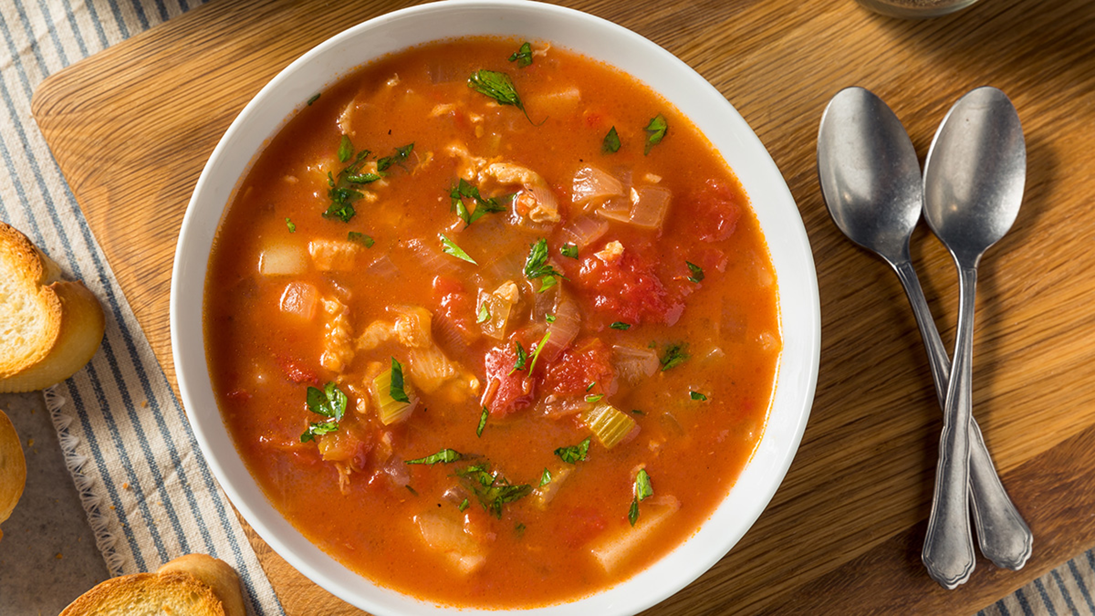 Bowl of Manhattan clam chowder.