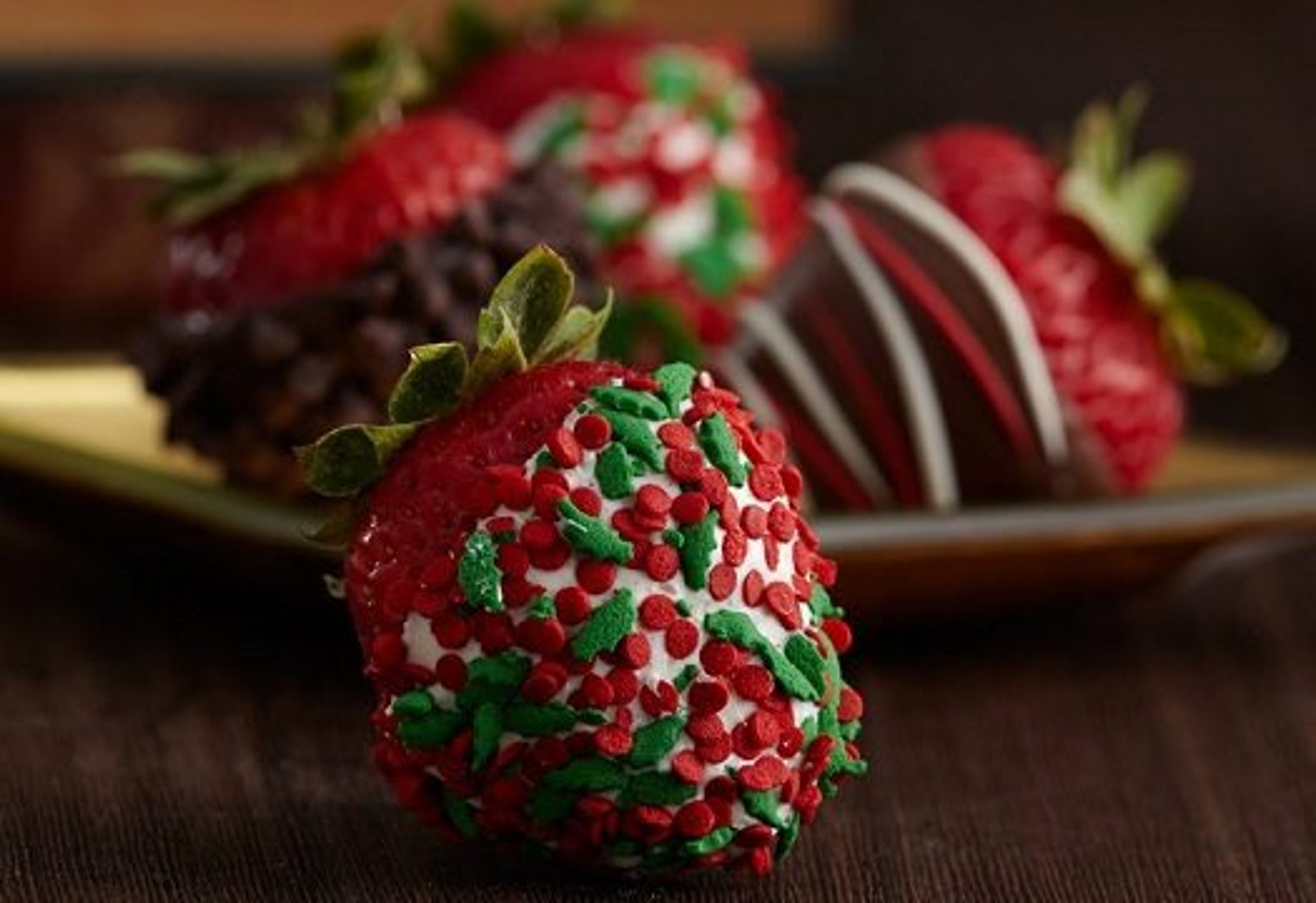 Article Cards Featured Image dessert photography christmas decorated strawberries blog