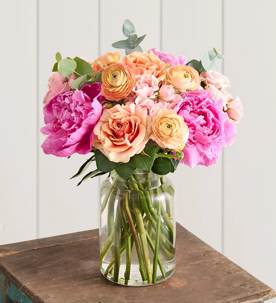 How a Designer Chooses the Best Mother's Day Blooms
