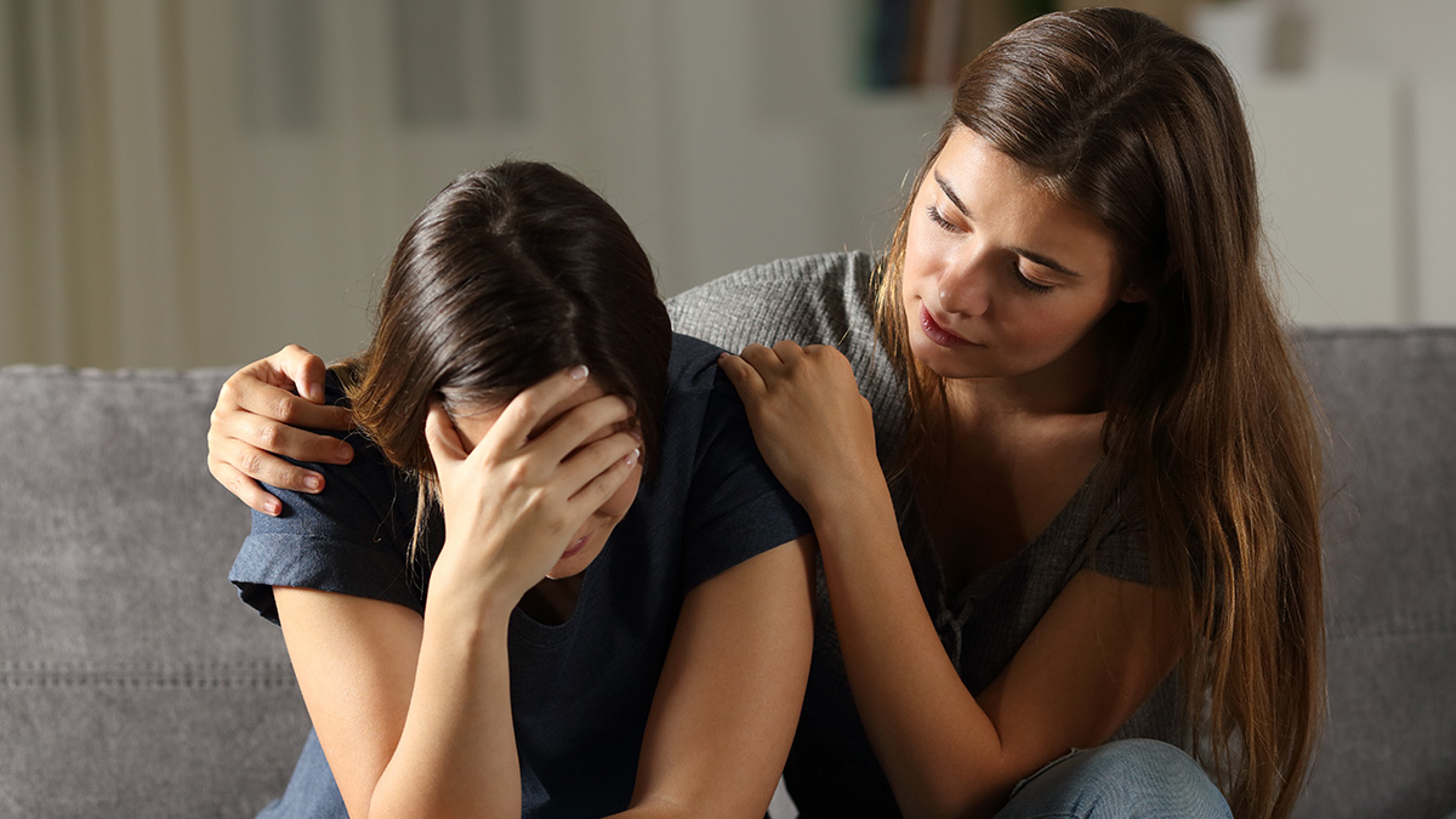 Article Cards Featured Image what to say to someone who is grieving hero