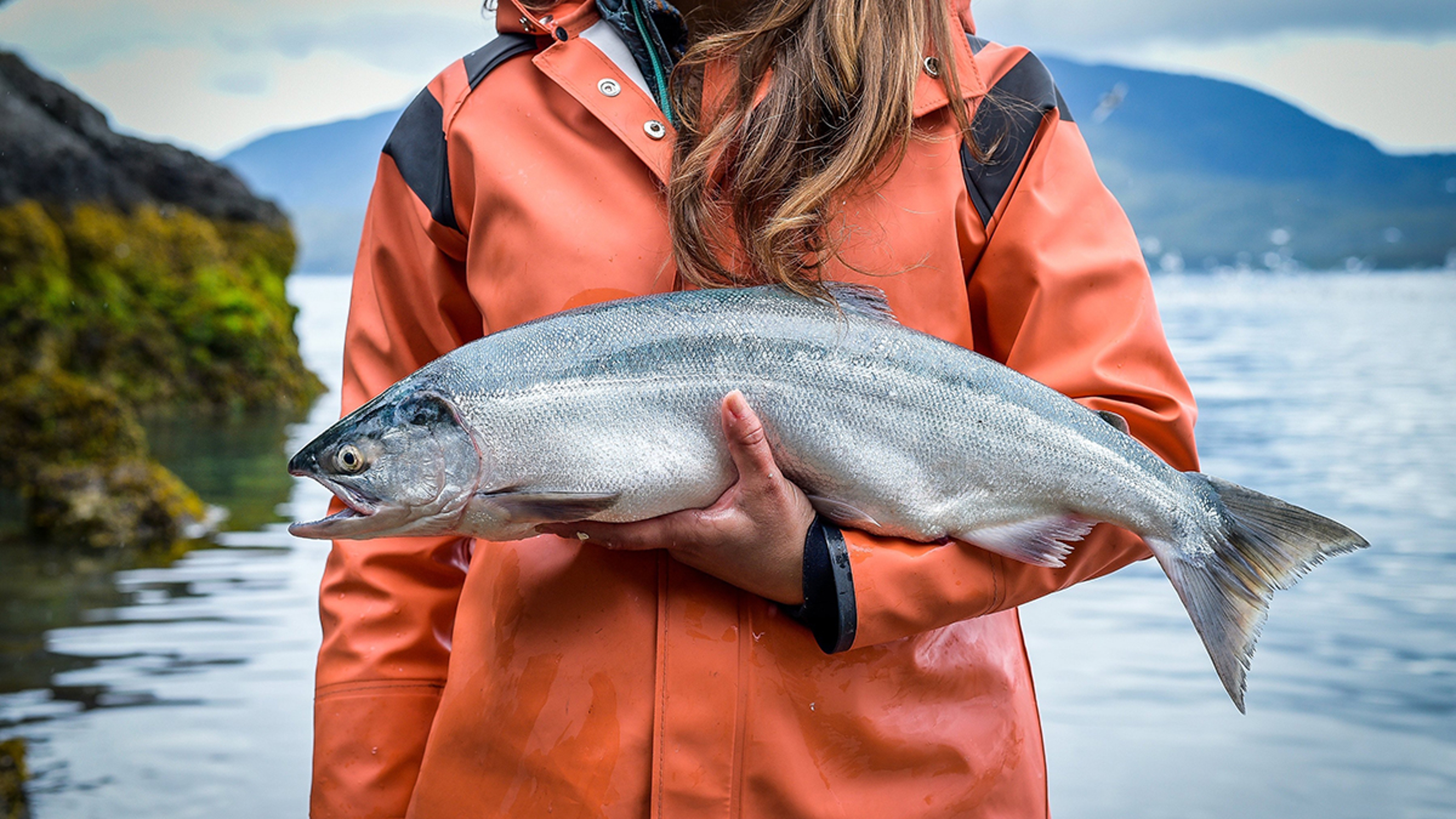 Article Cards Featured Image ode to copper river salmon fisherman holding