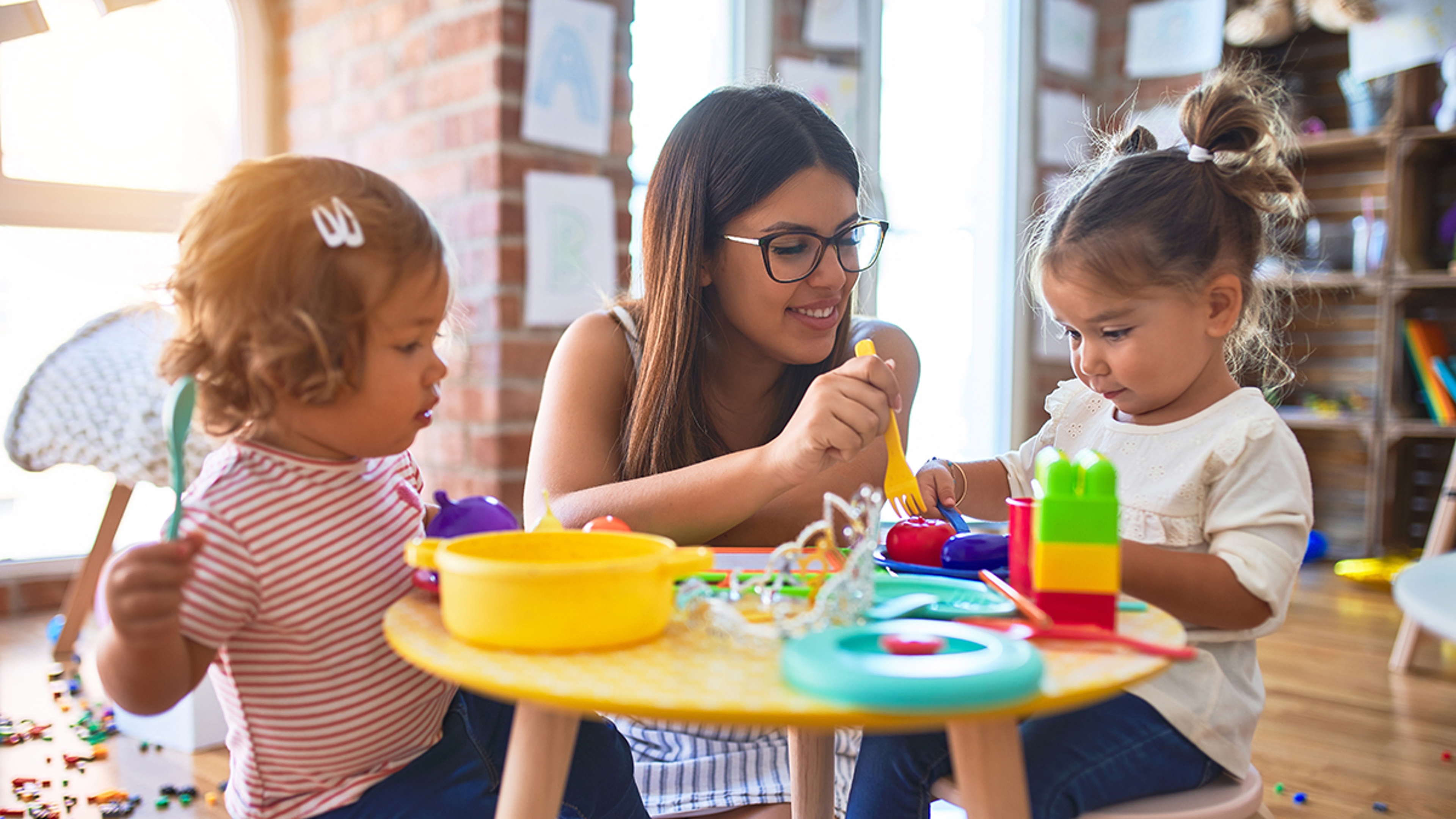 Article Cards Featured Image A young mother tutors her children