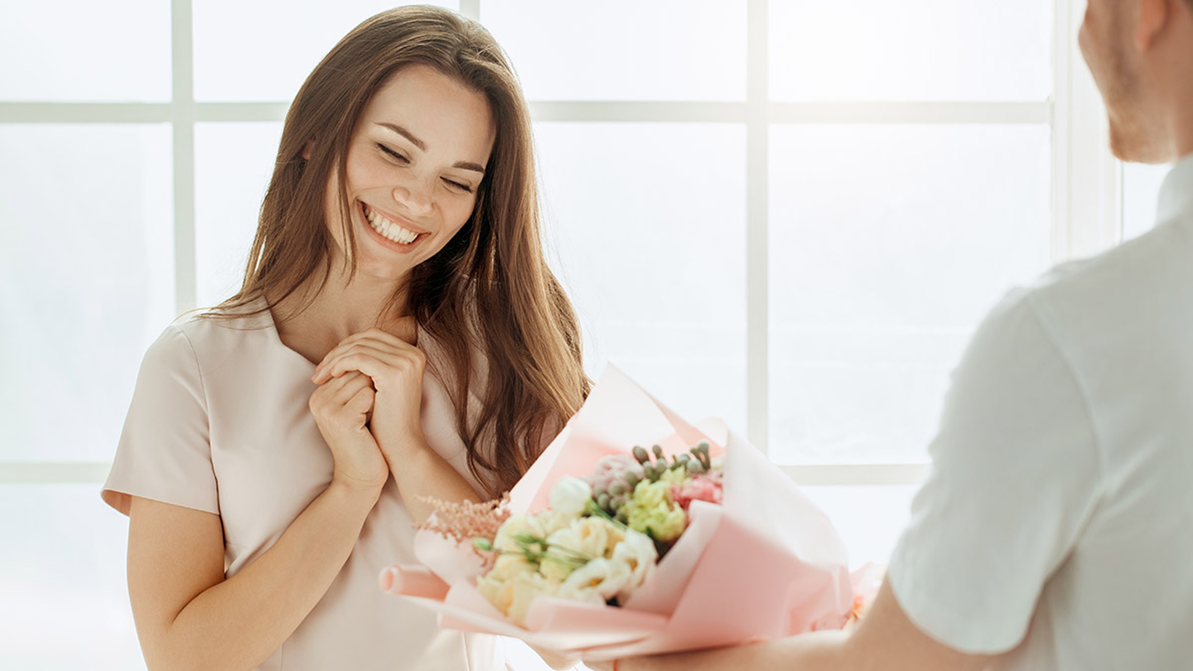 Young woman with a bouquet of flowers