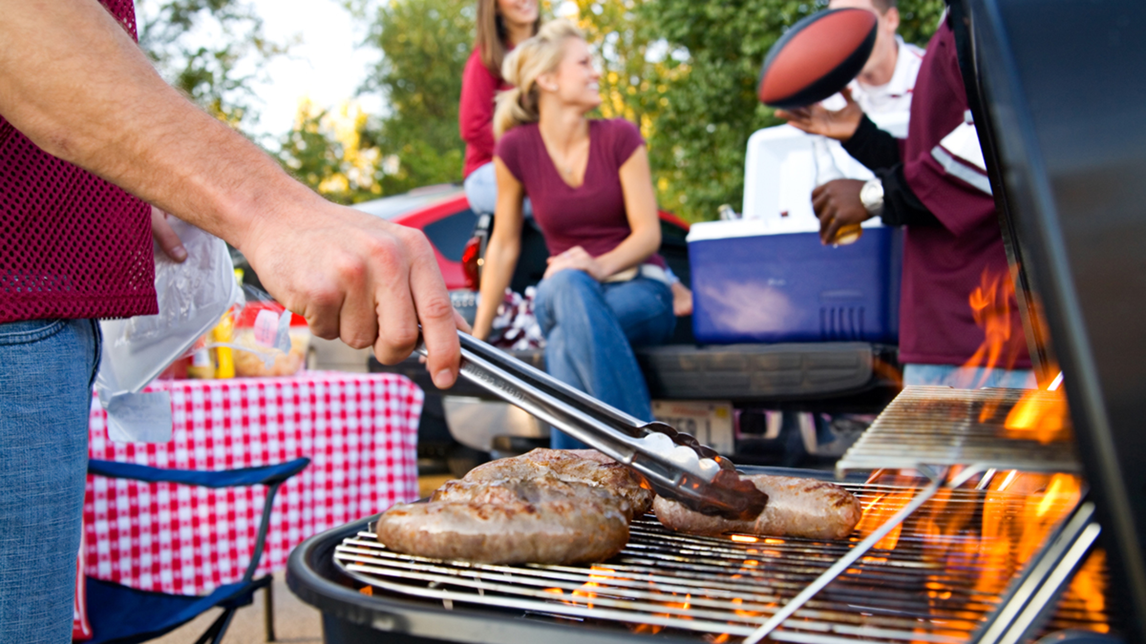 Article Cards Featured Image tailgating essentials grilling hero