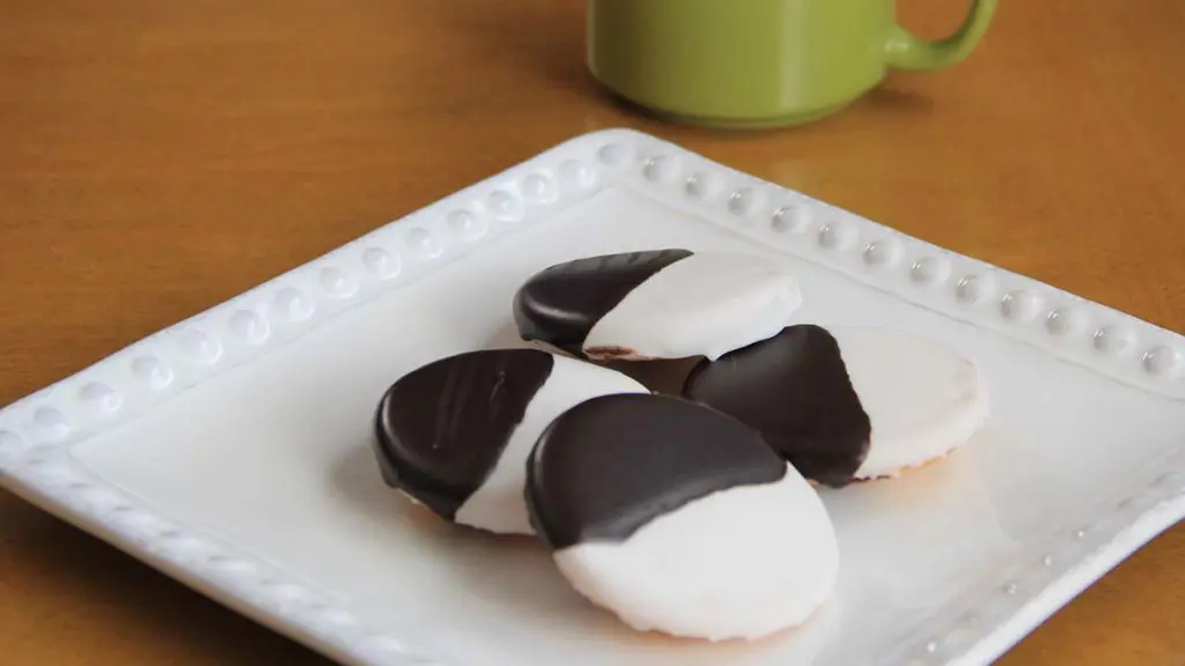 cookie types black and white cookies