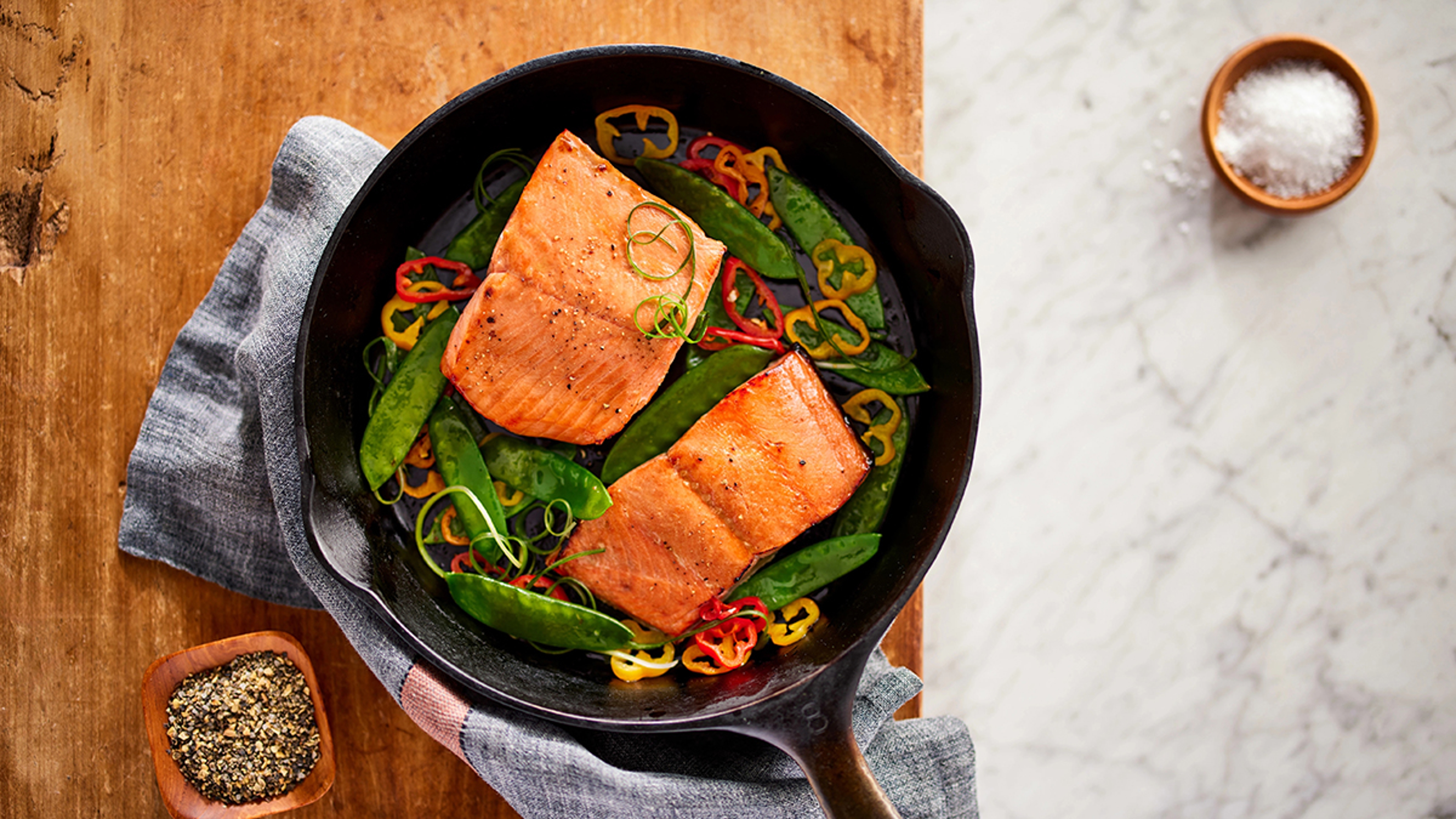 Article Cards Featured Image how to saute salmon in pan hero