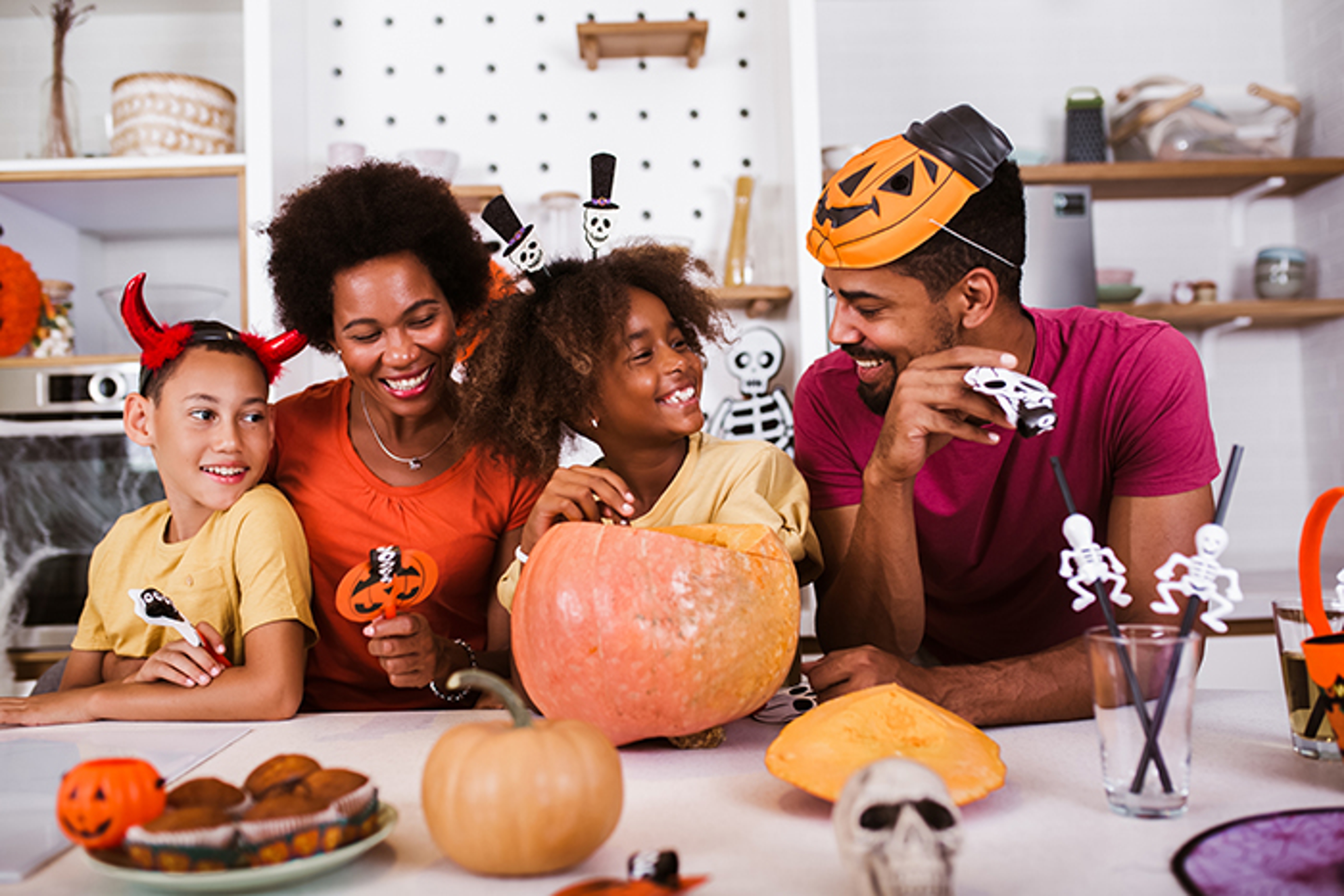 Article Cards Featured Image family at Halloween