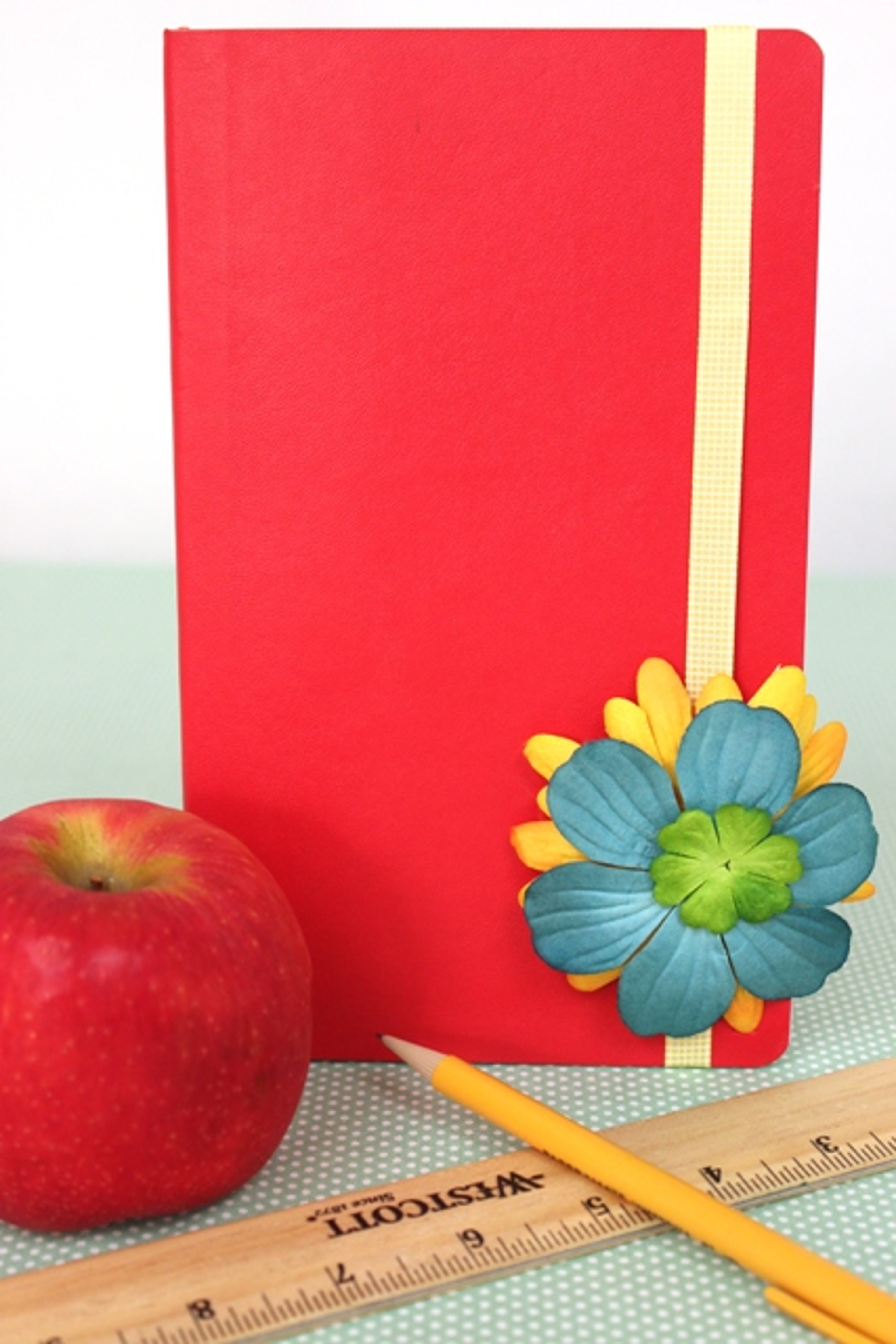 Article Cards Featured Image Back to School Notebook Decorated With Flowers
