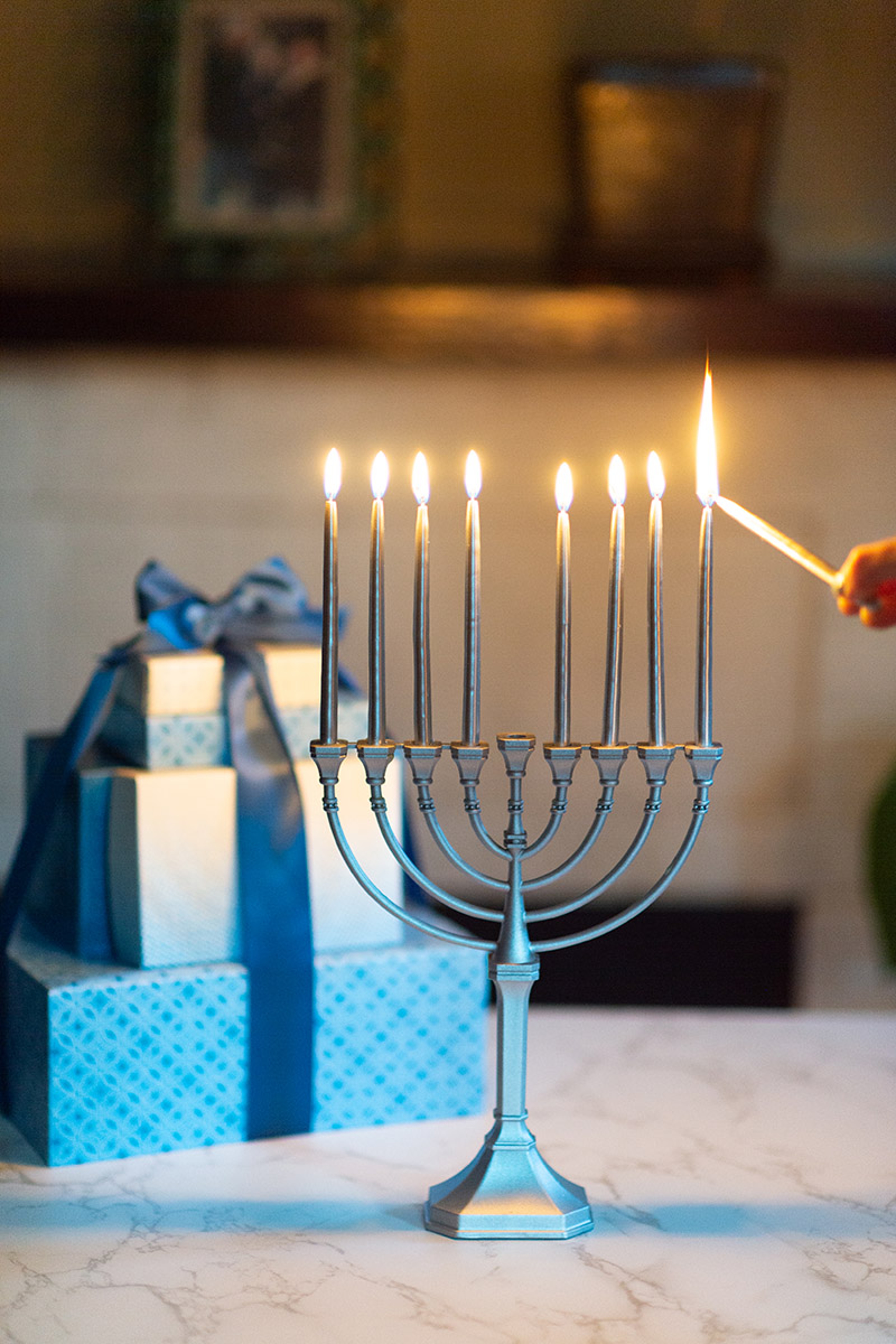 hanukkah greetings lighting menorah