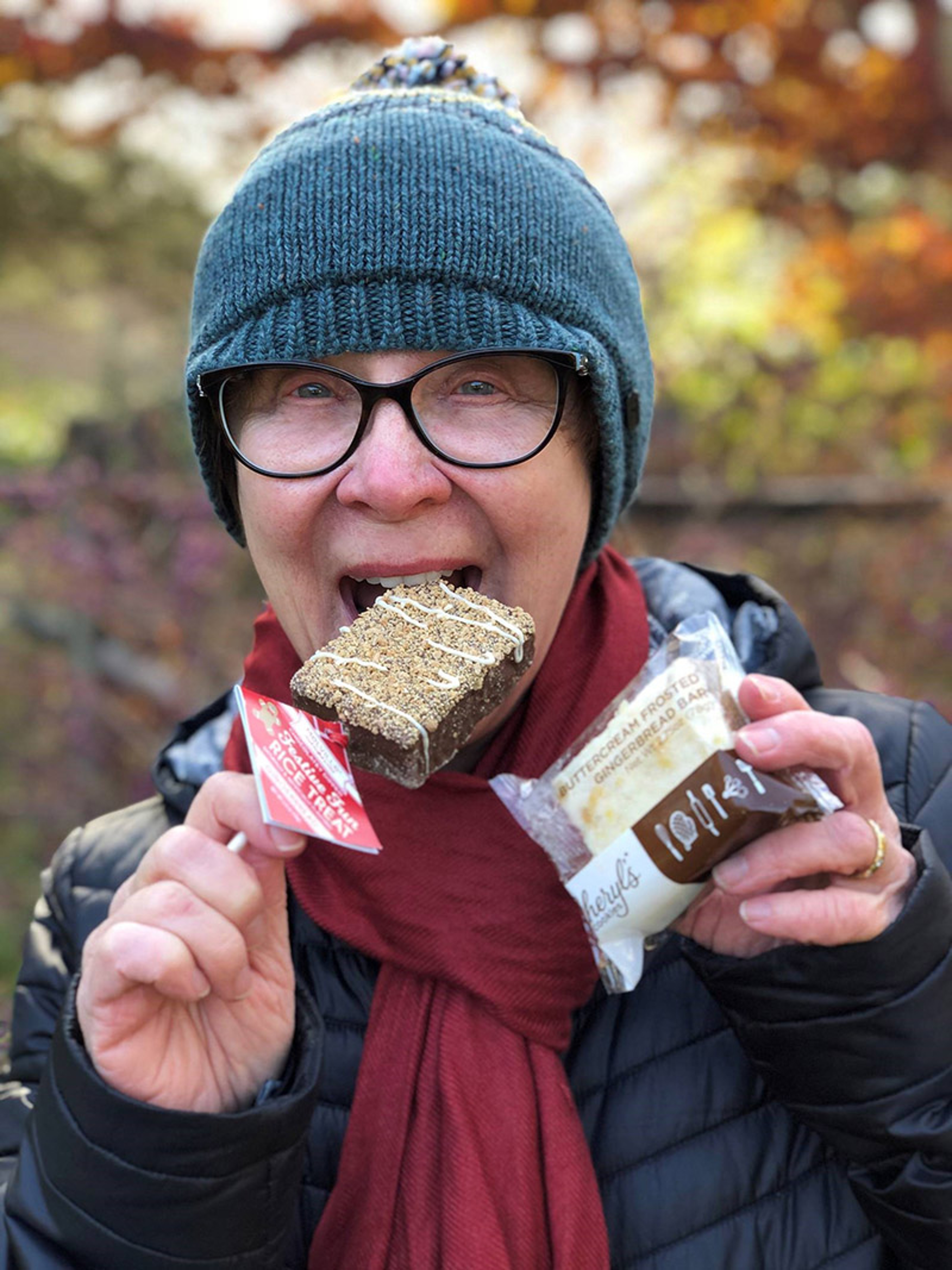 janet evanovoich: eating cookies