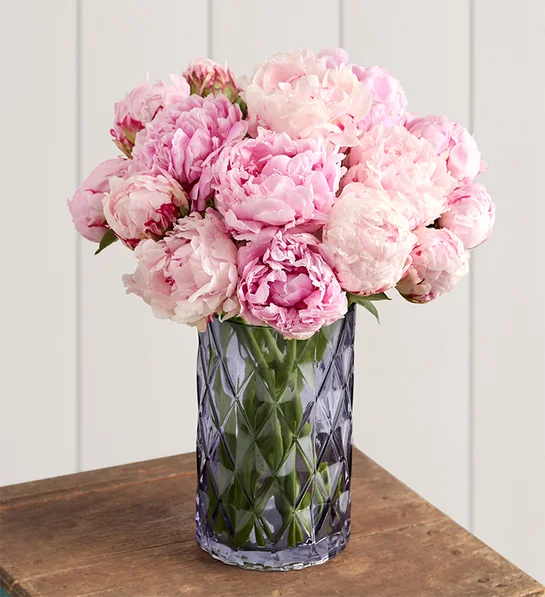 How a Designer Chooses the Best Mother's Day Blooms