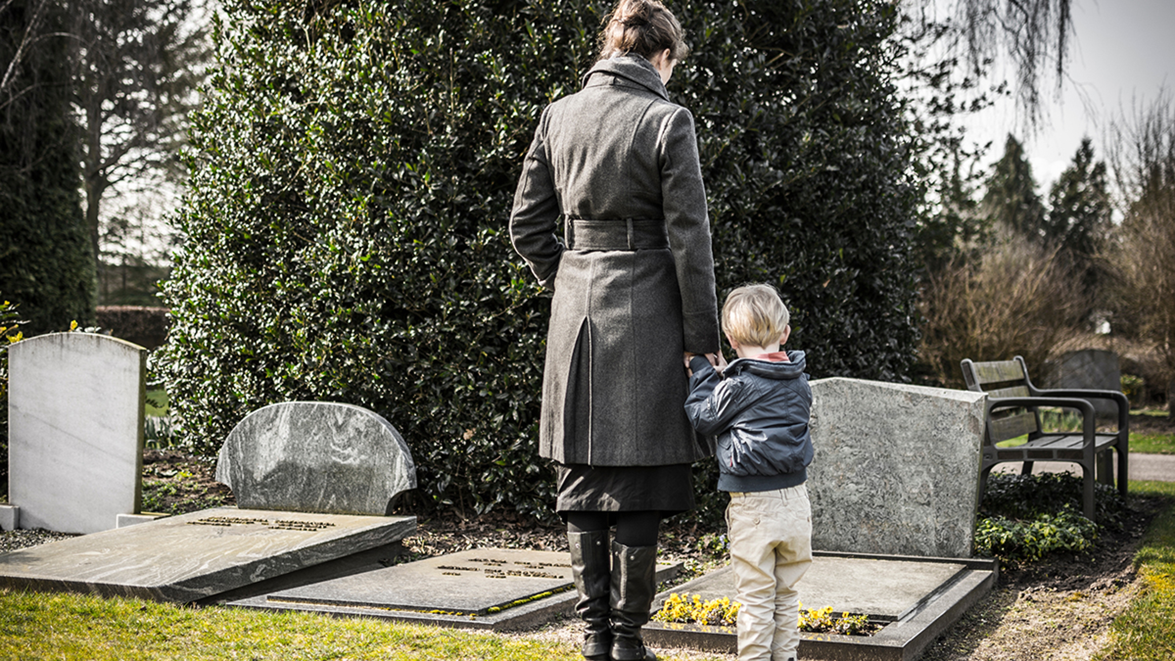 Article Cards Featured Image mother and child at graveyard