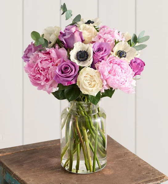 How a Designer Chooses the Best Mother's Day Blooms How a Designer Chooses the Best Mother's Day Blooms