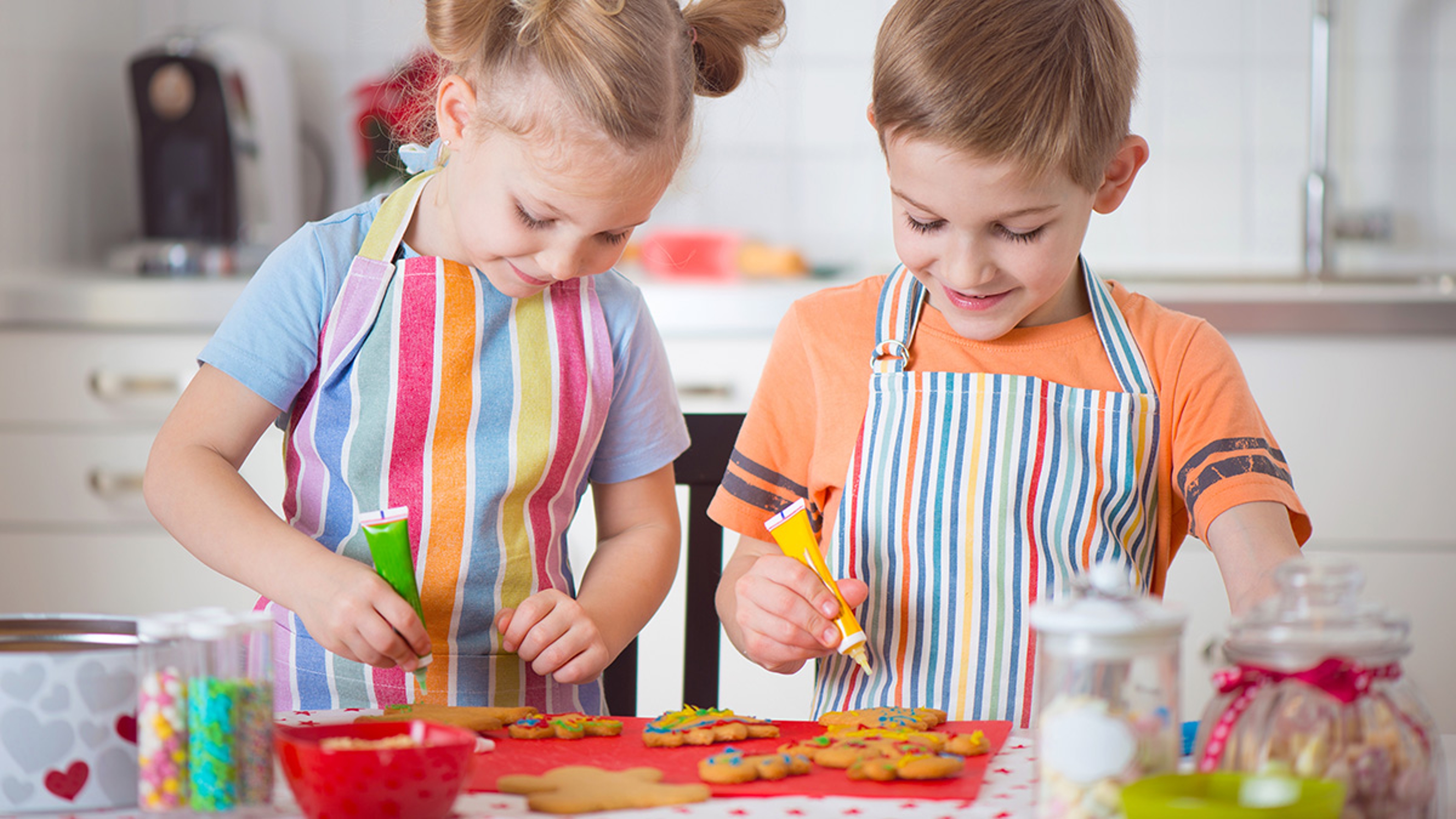 Craft birthday party Cookie decorating