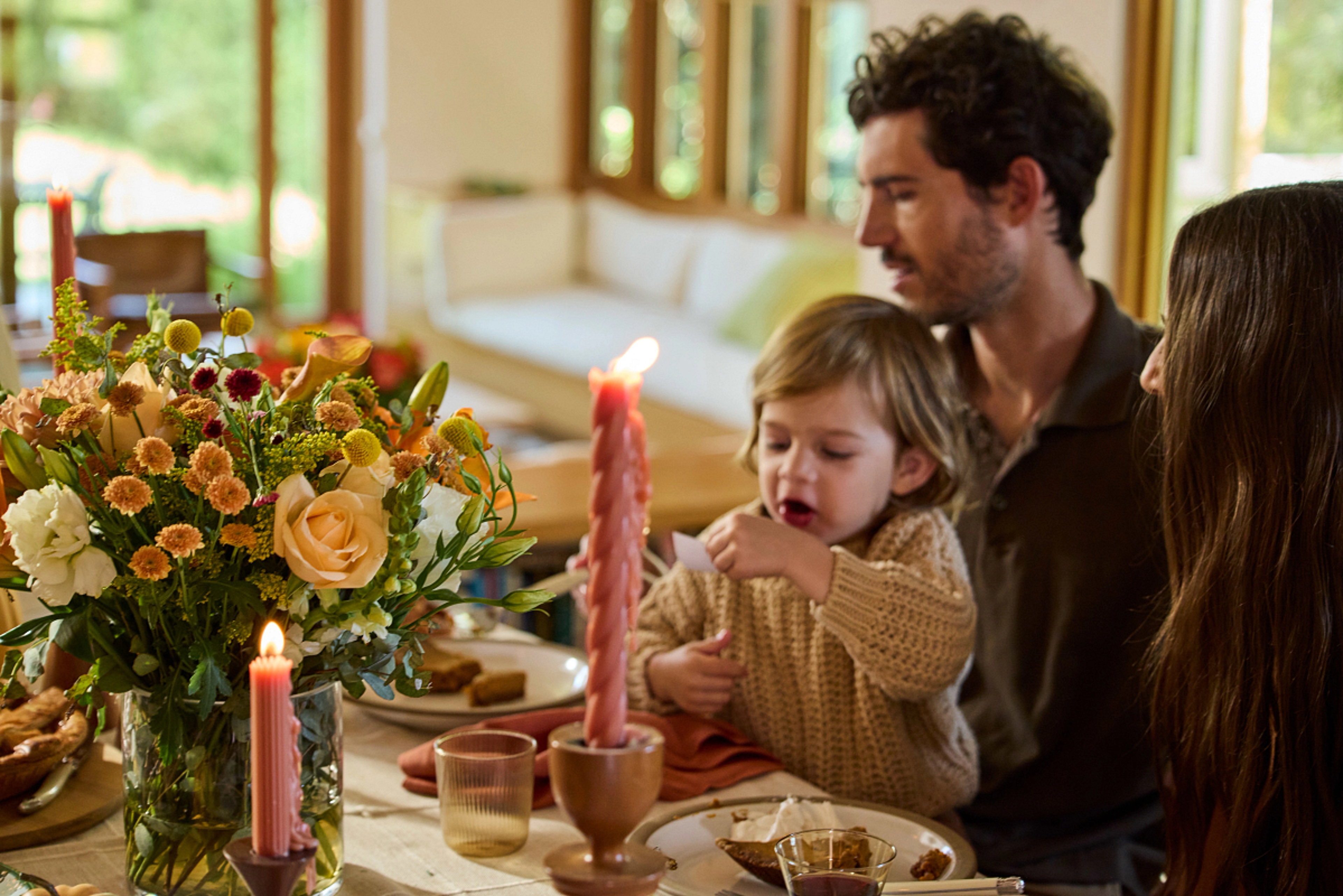 Family sitting at a Thanksgiving table.