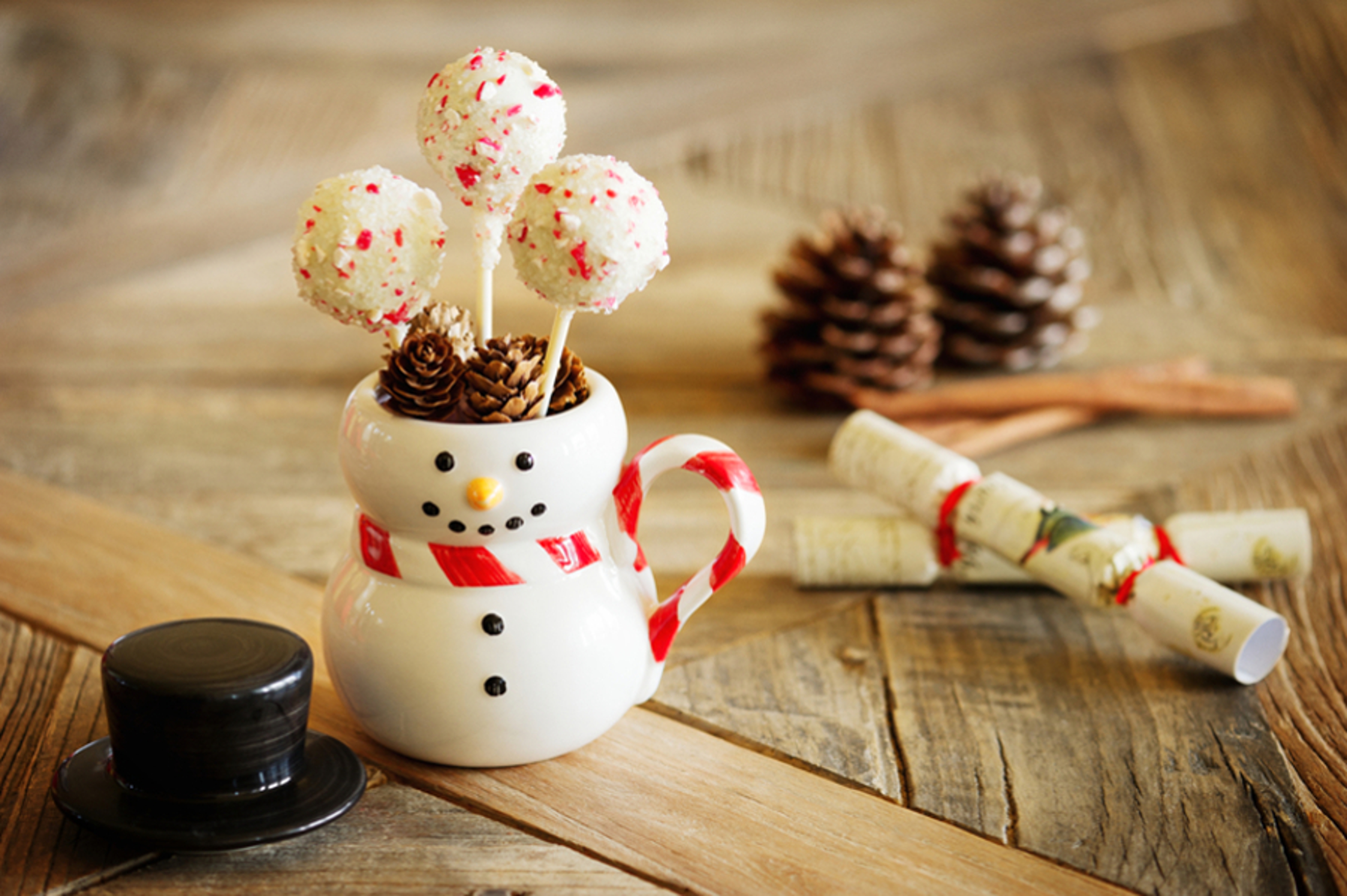 Article Cards Featured Image christmas cake pops