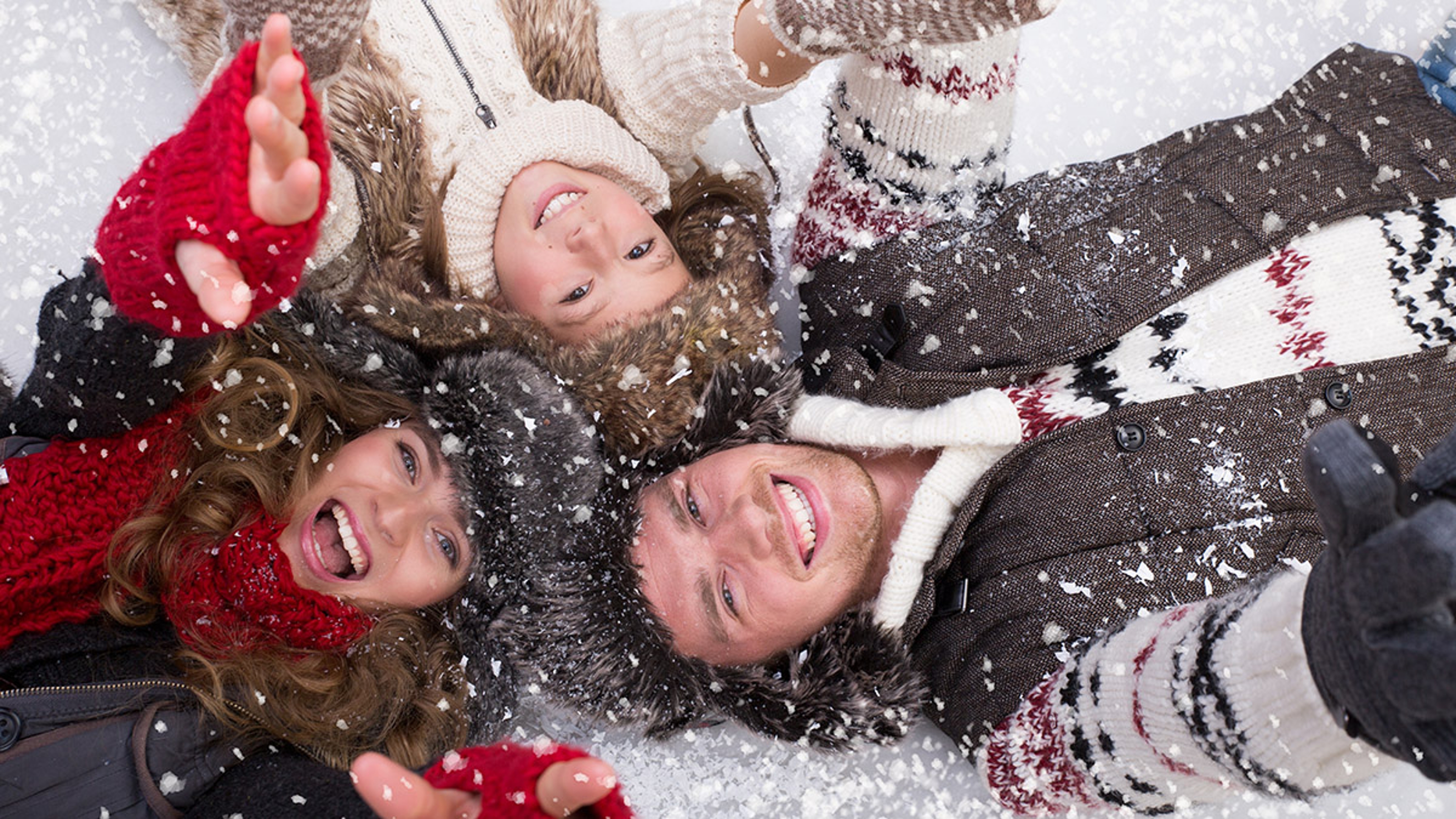 Article Cards Featured Image family in snow