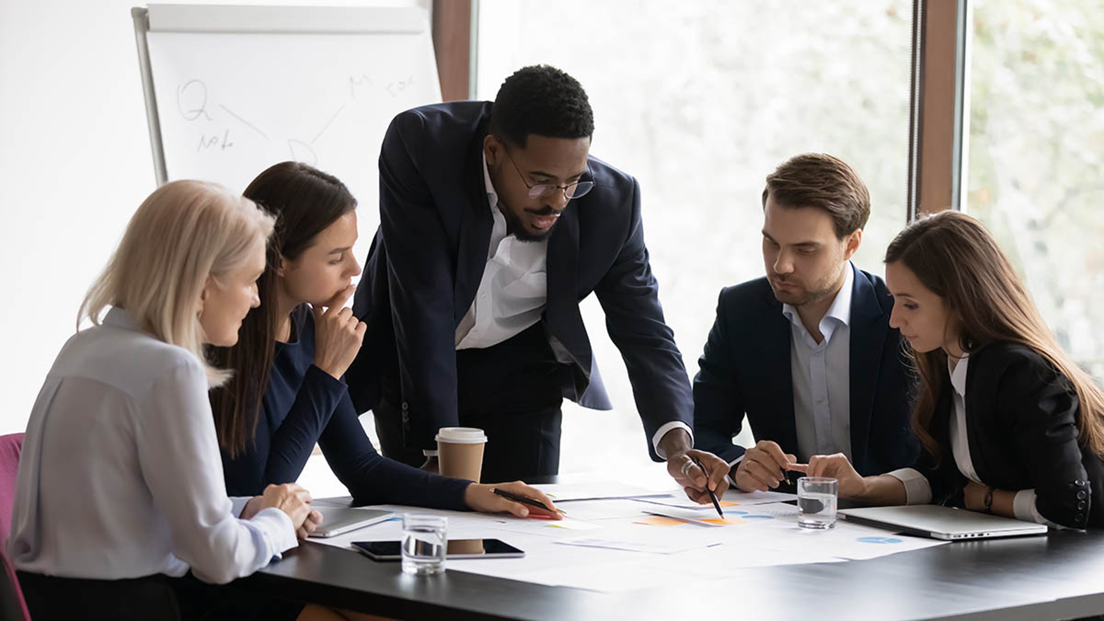 Article Cards Featured Image Photo illustrating the workplace diversity at a business meeting