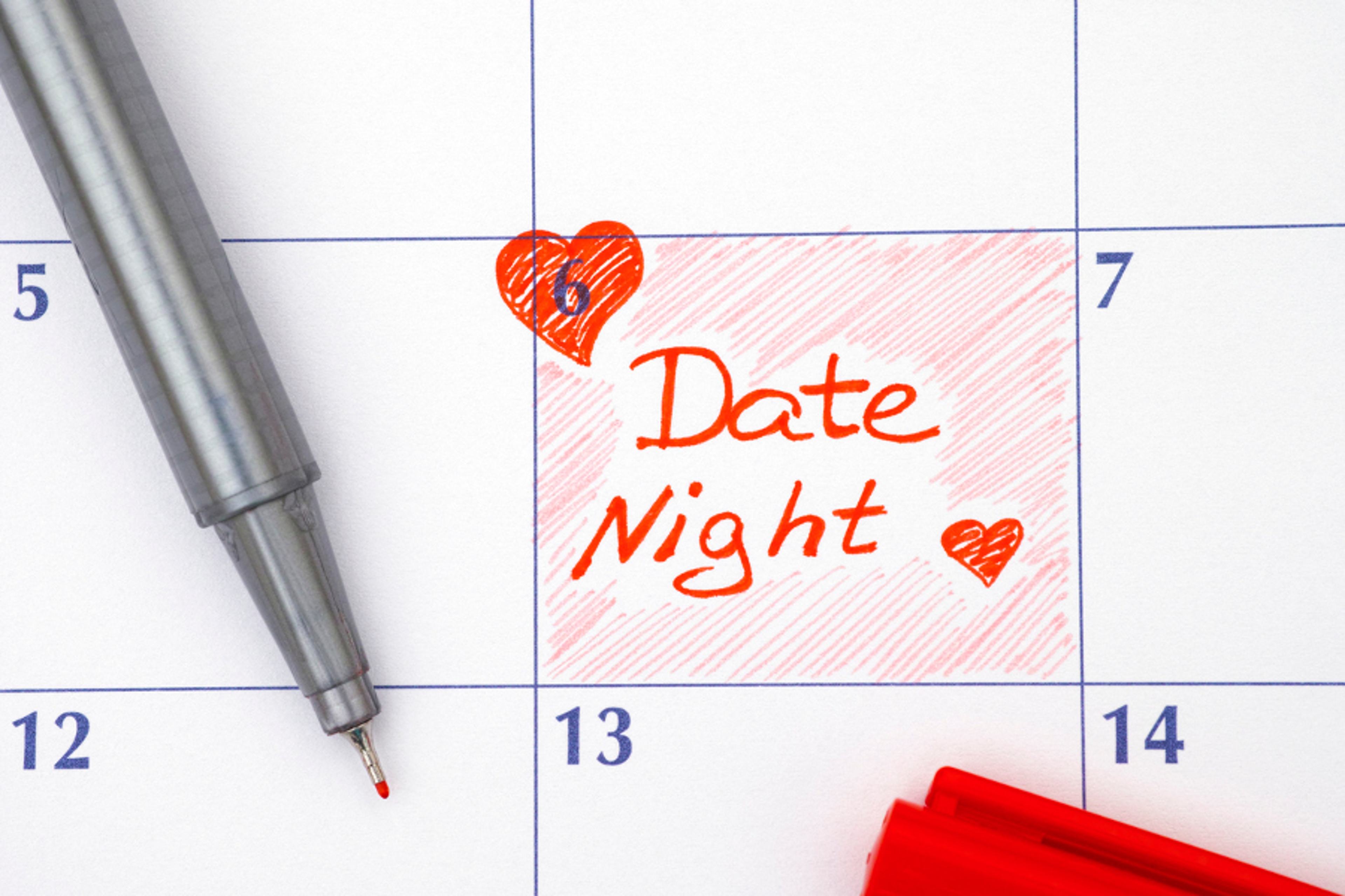 Article Cards Featured Image Reminder Date Night in calendar with red pen