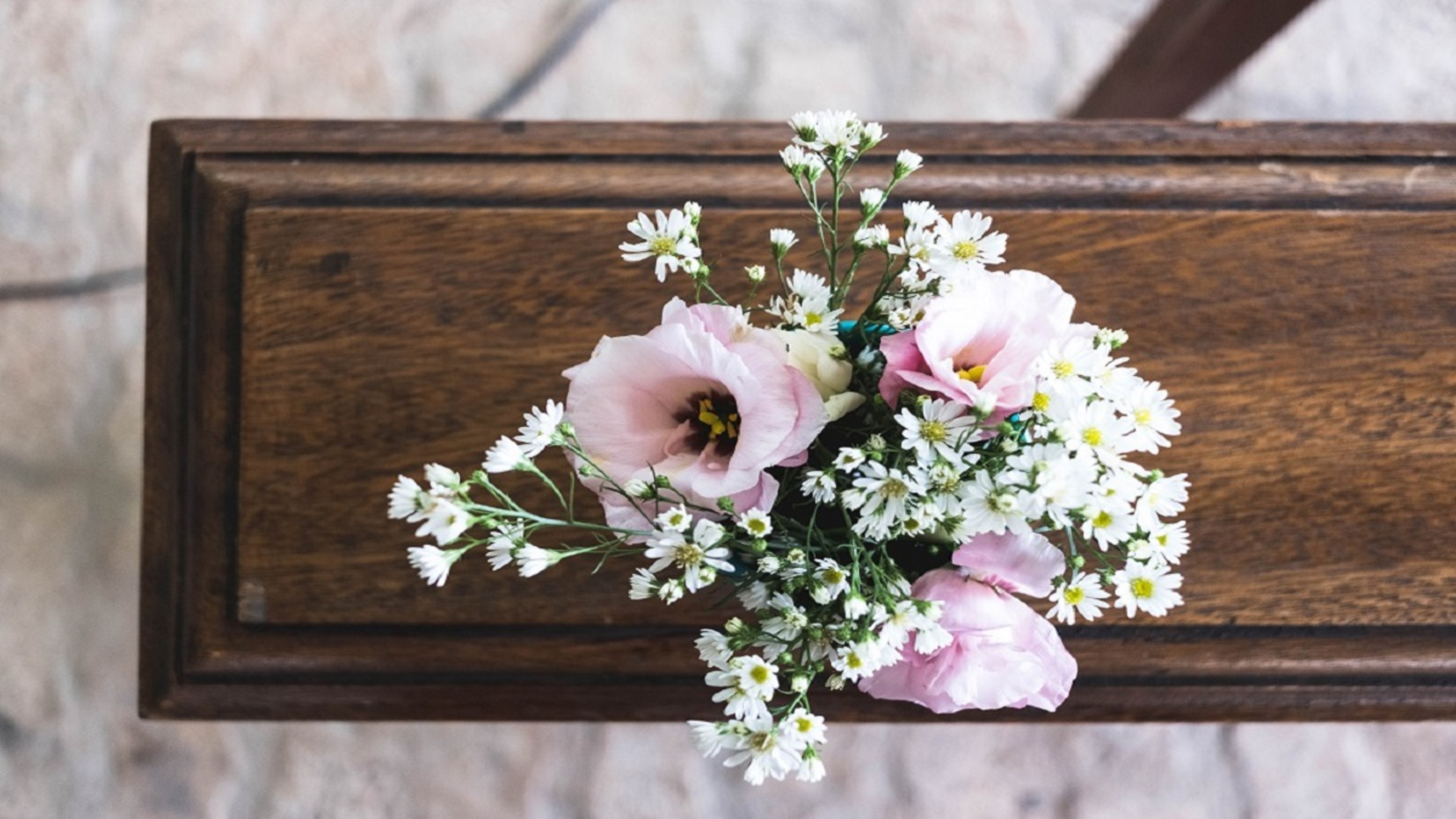 Article Cards Featured Image Funeral Flowers