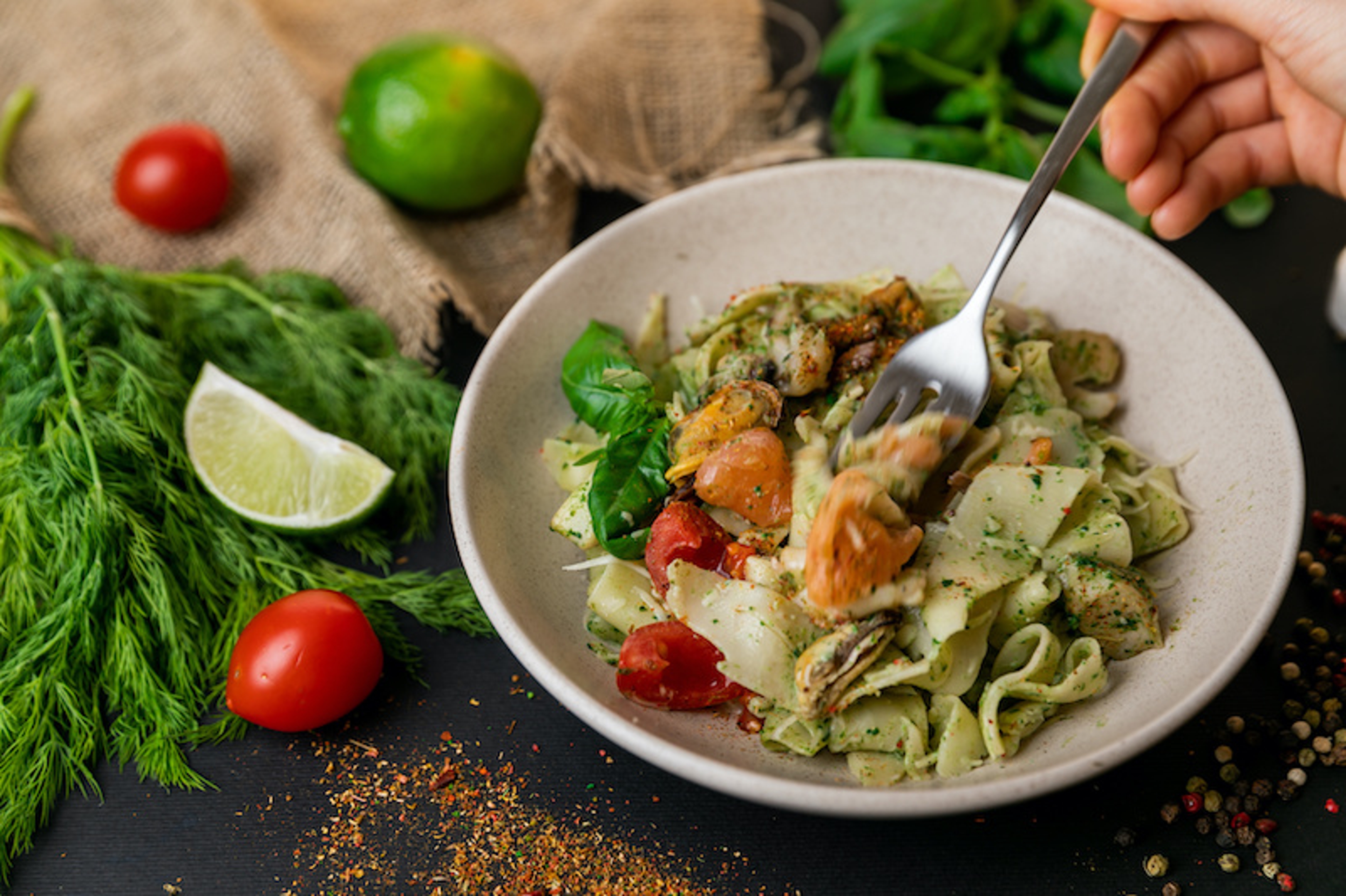 mediterranean diet pesto salad