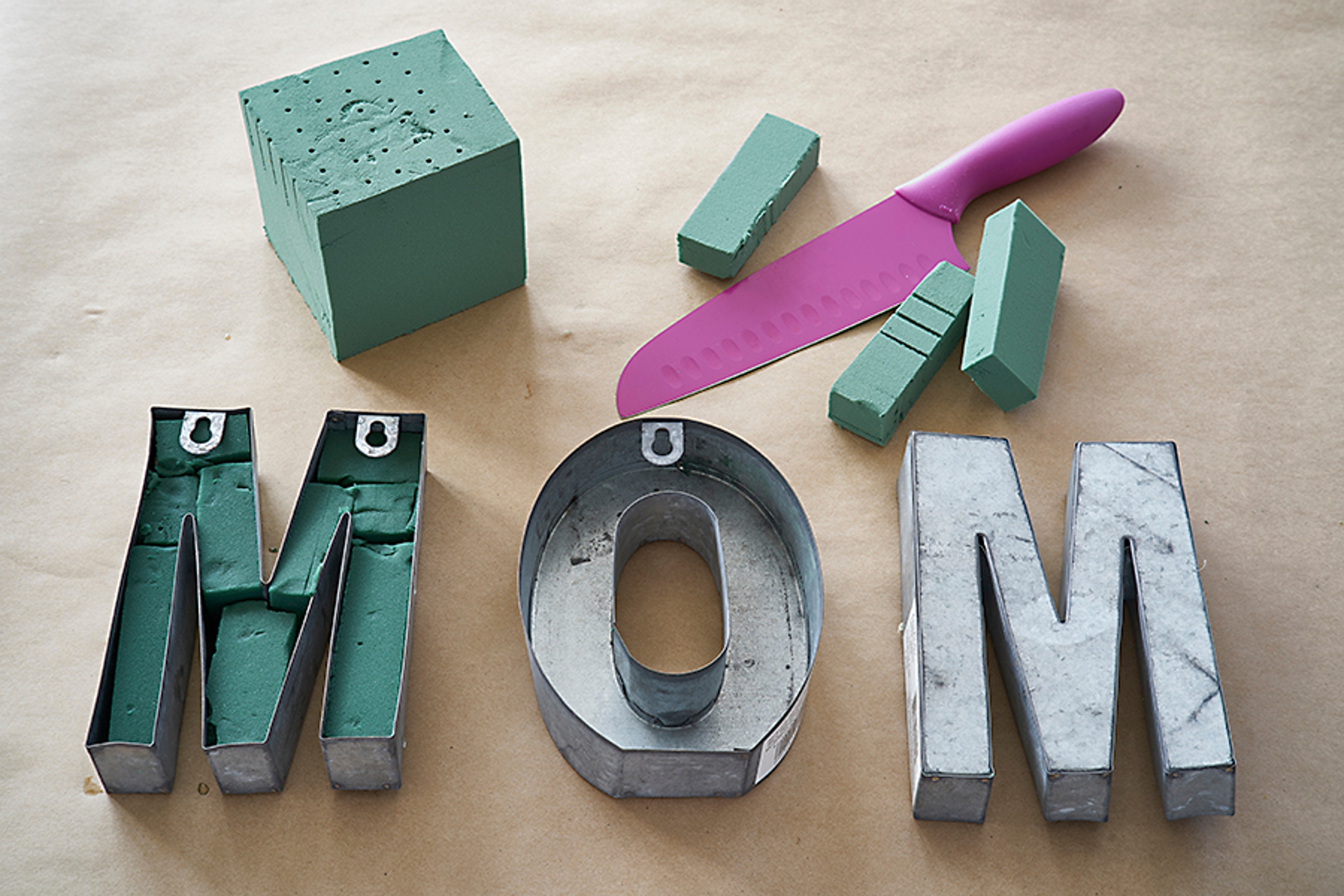 materials needed to make a floral center piece that spells out mom