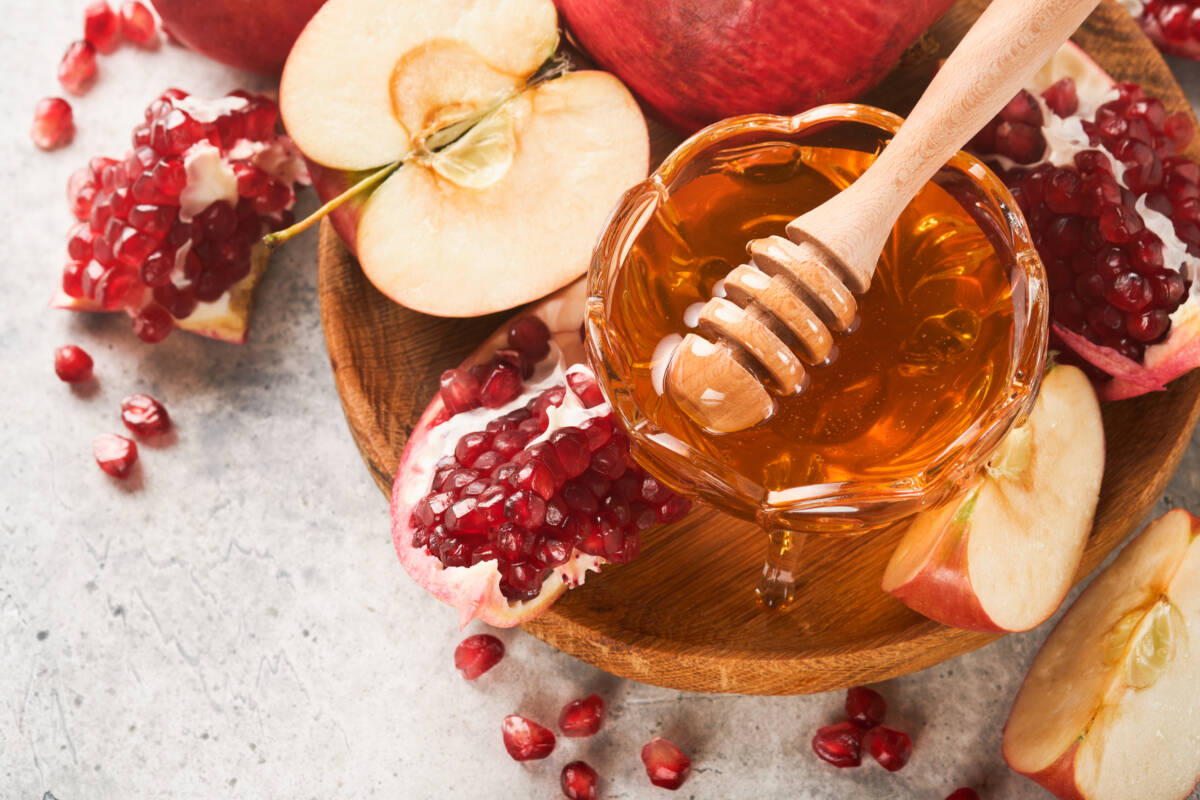 Rosh Hashanah Food Traditions The Table By Harry And David