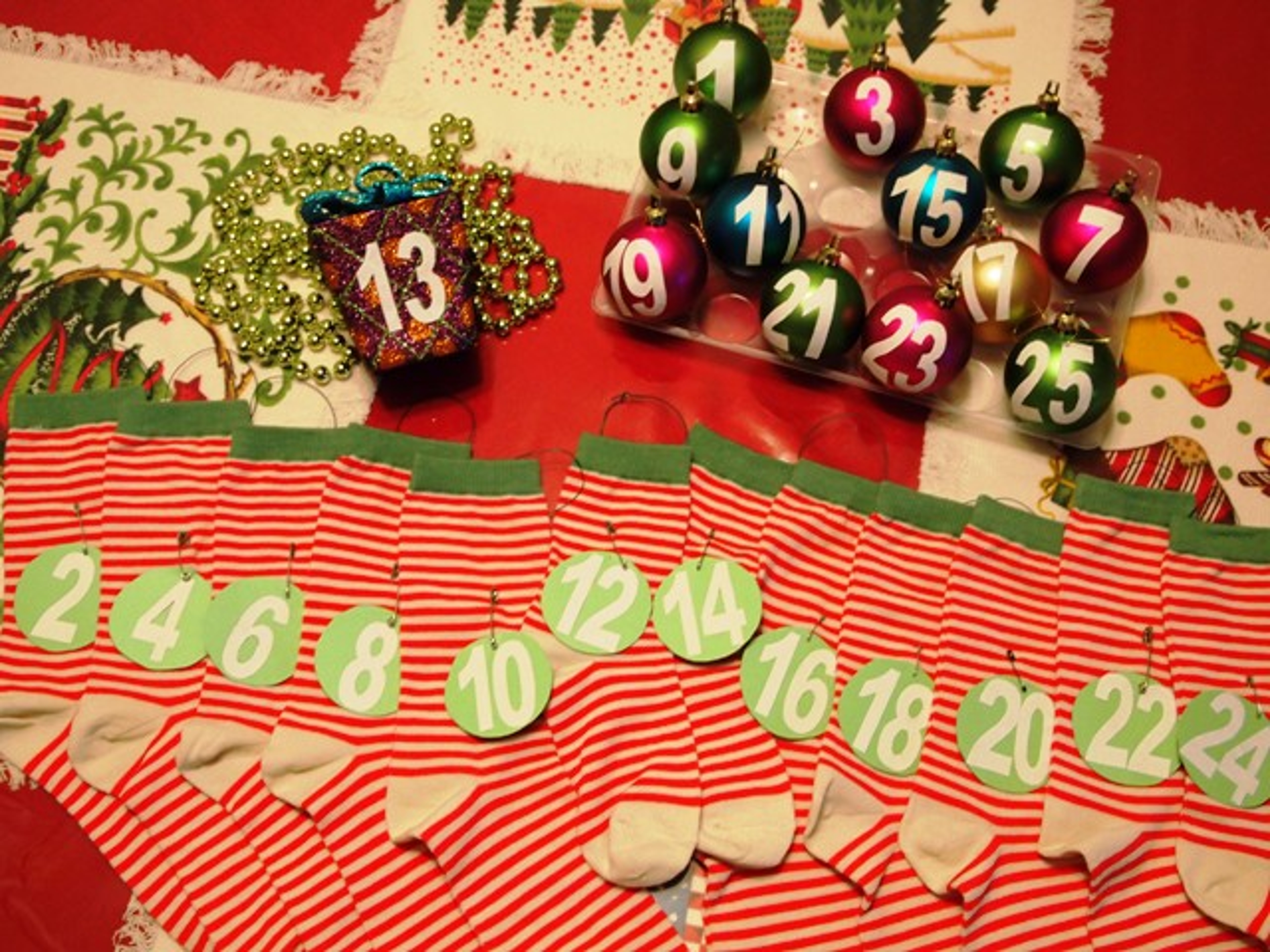 DIY How to Label Socks and Ornaments to Make an Advent Calendar